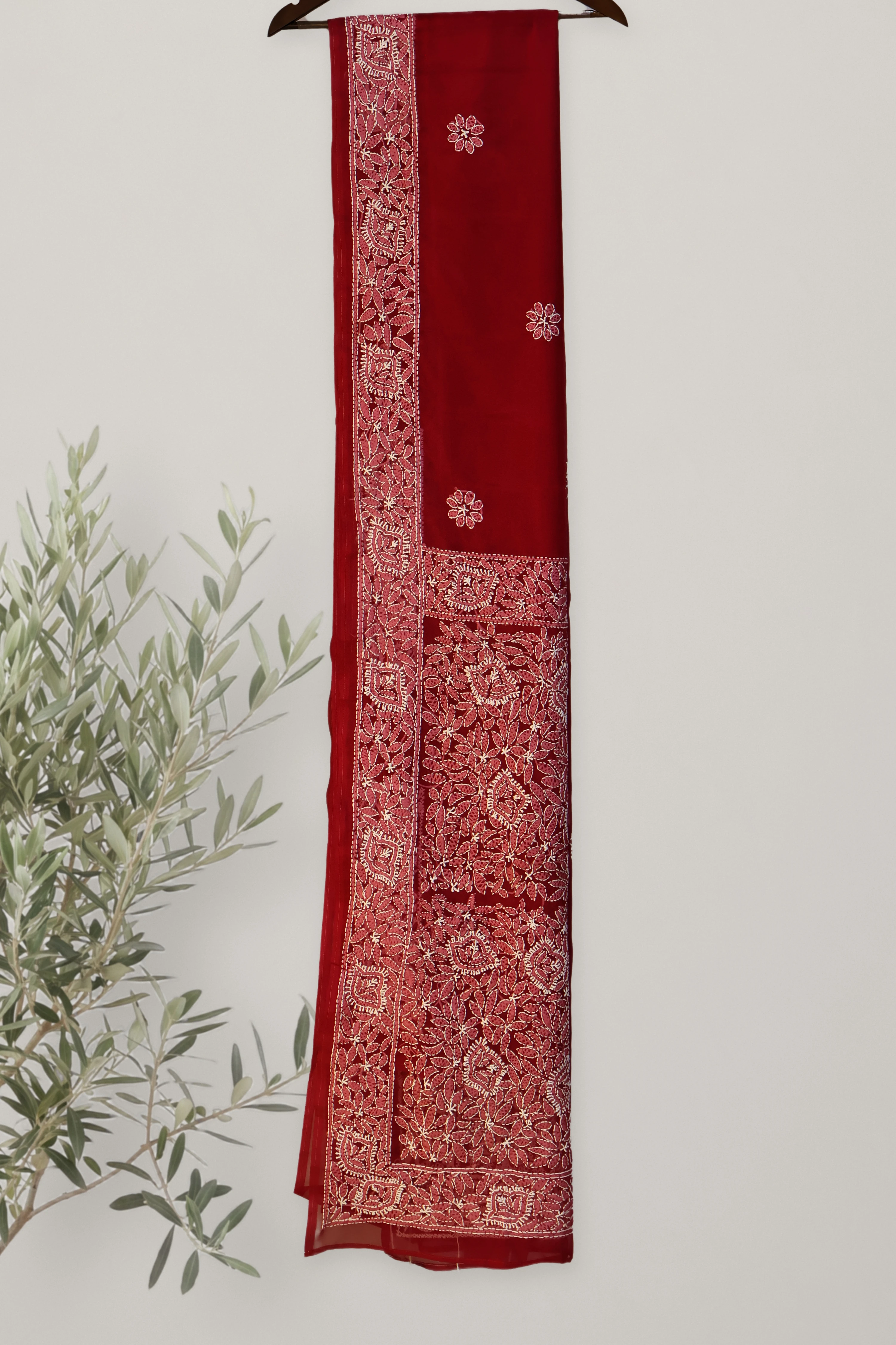 Kantha - Chikankari Organza: a detail of the work. Organza.
