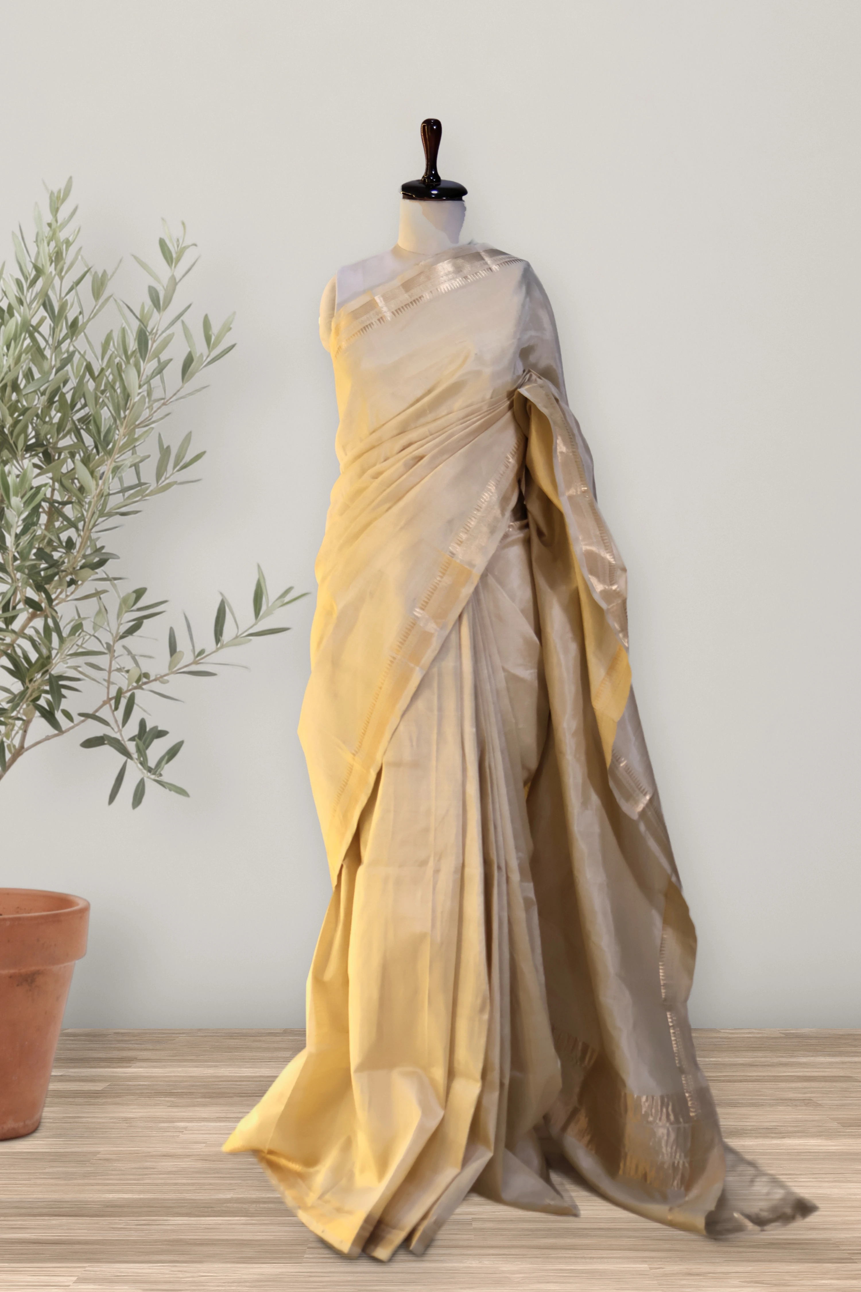 Mridula: the whole piece, laid out. Mangalagiri Pattu.