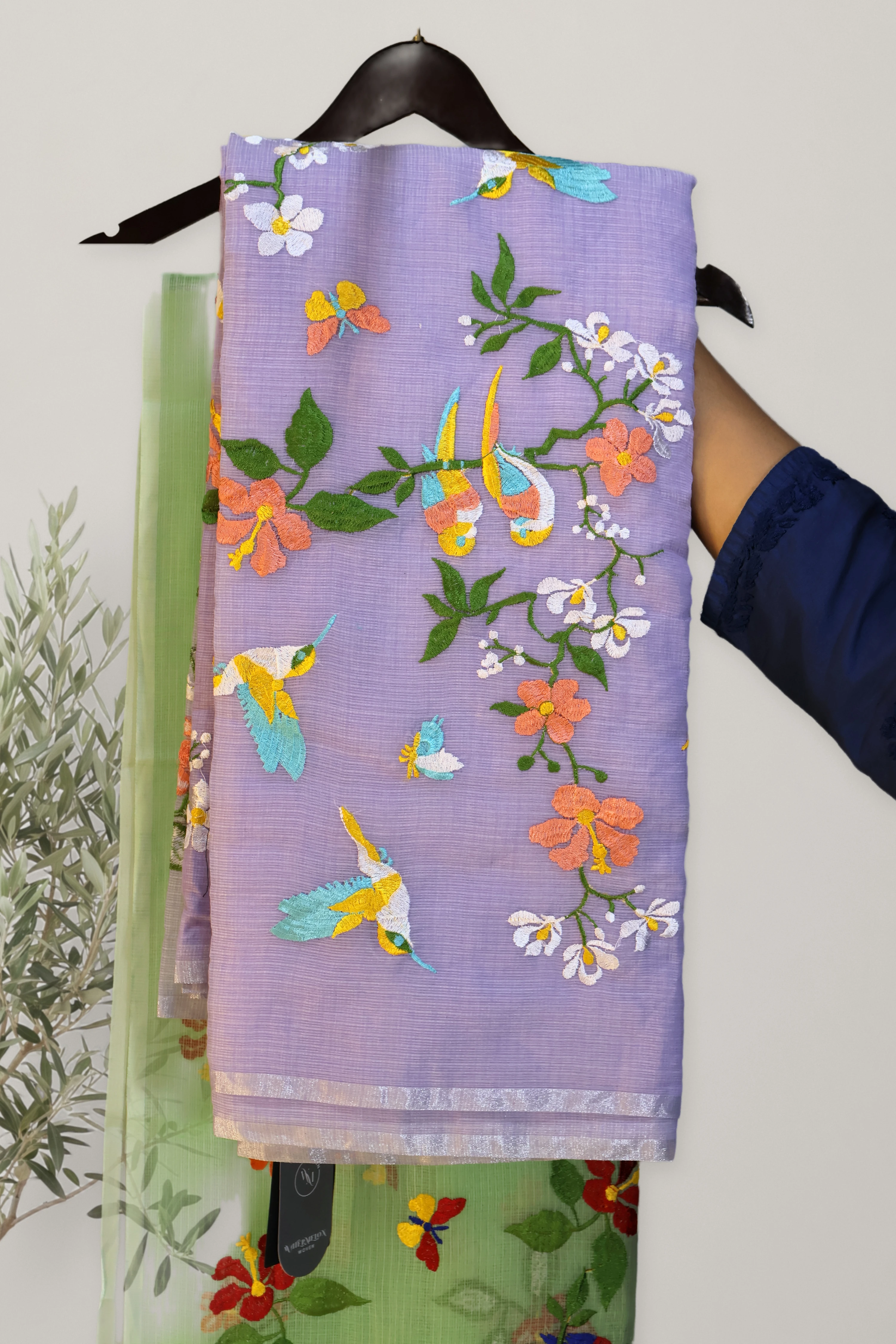 Saree 042: the whole piece, laid out.