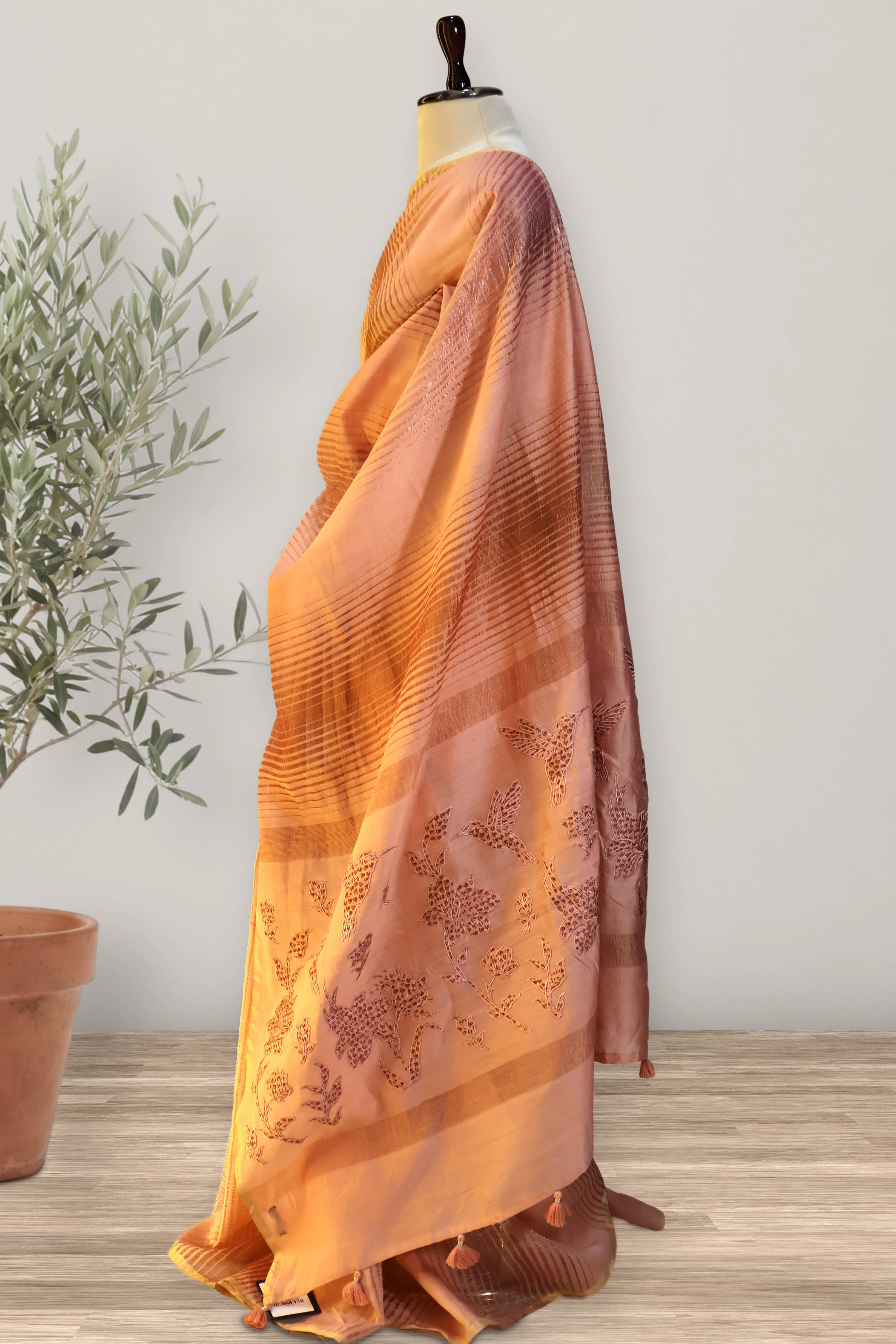 Noor - Chanderi: a detail of the work. Chanderi.