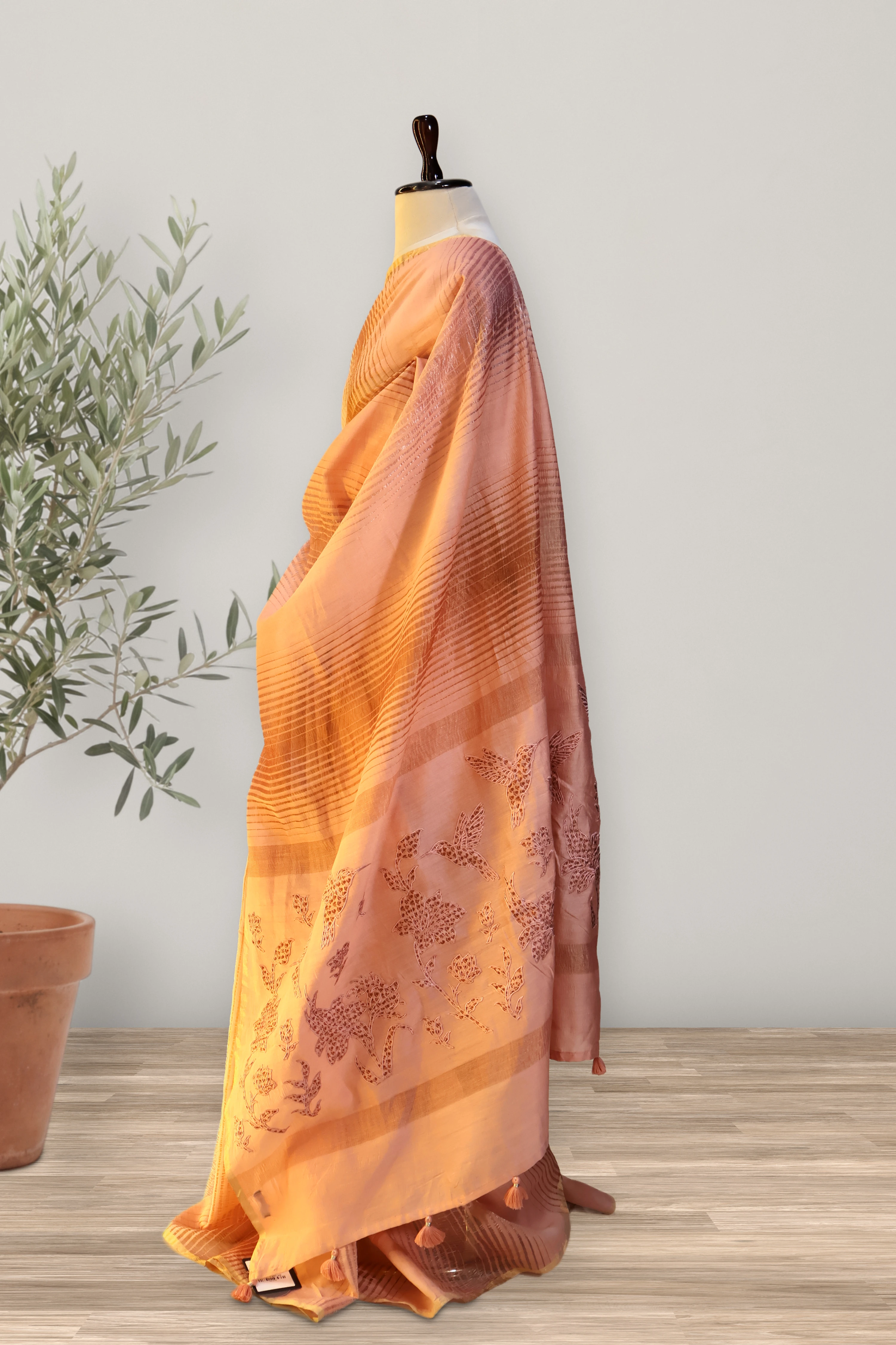 Noor - Chanderi: a detail of the work. Chanderi.