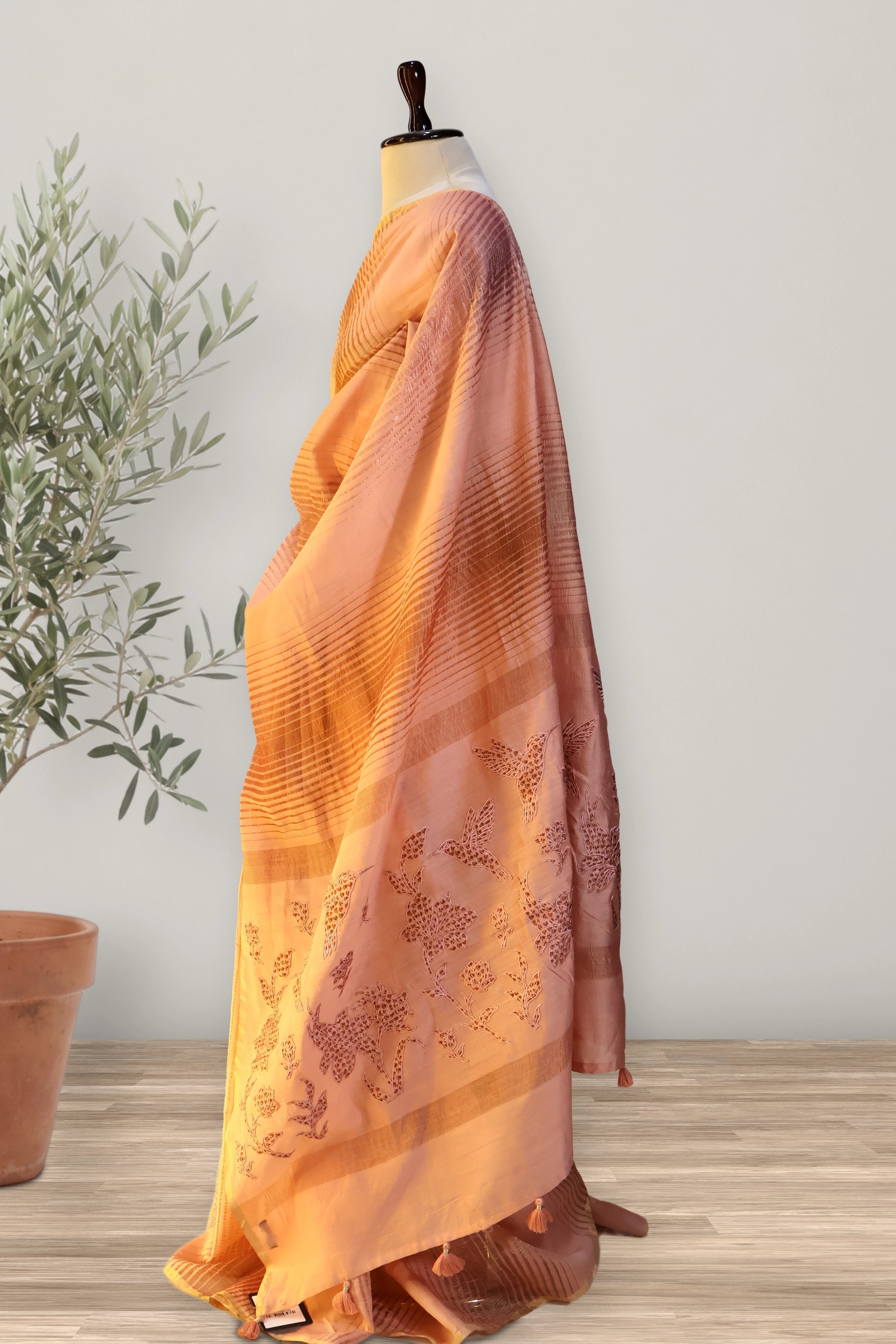 Noor - Chanderi: a detail of the work. Chanderi.