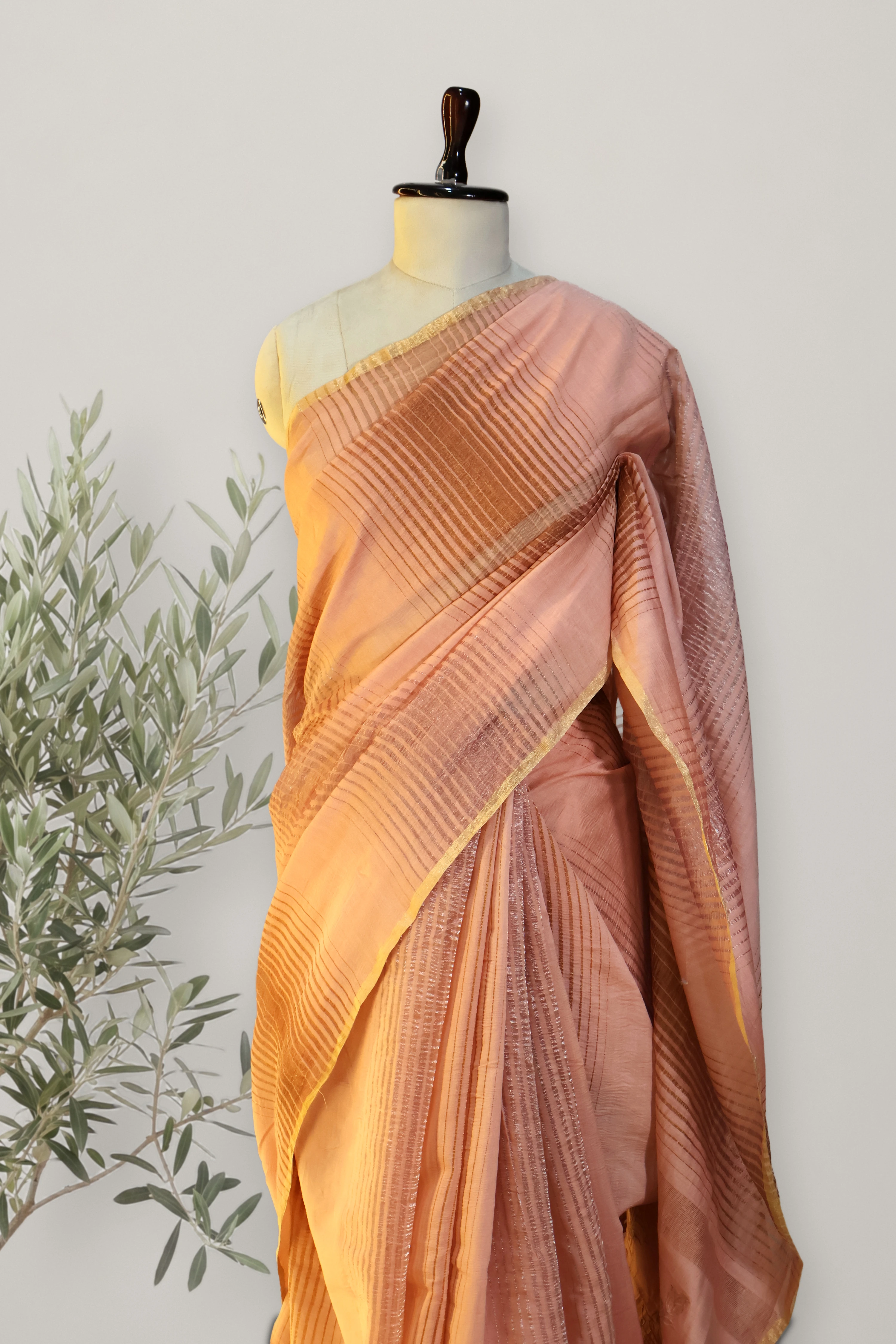 Noor - Chanderi: a detail of the work. Chanderi.