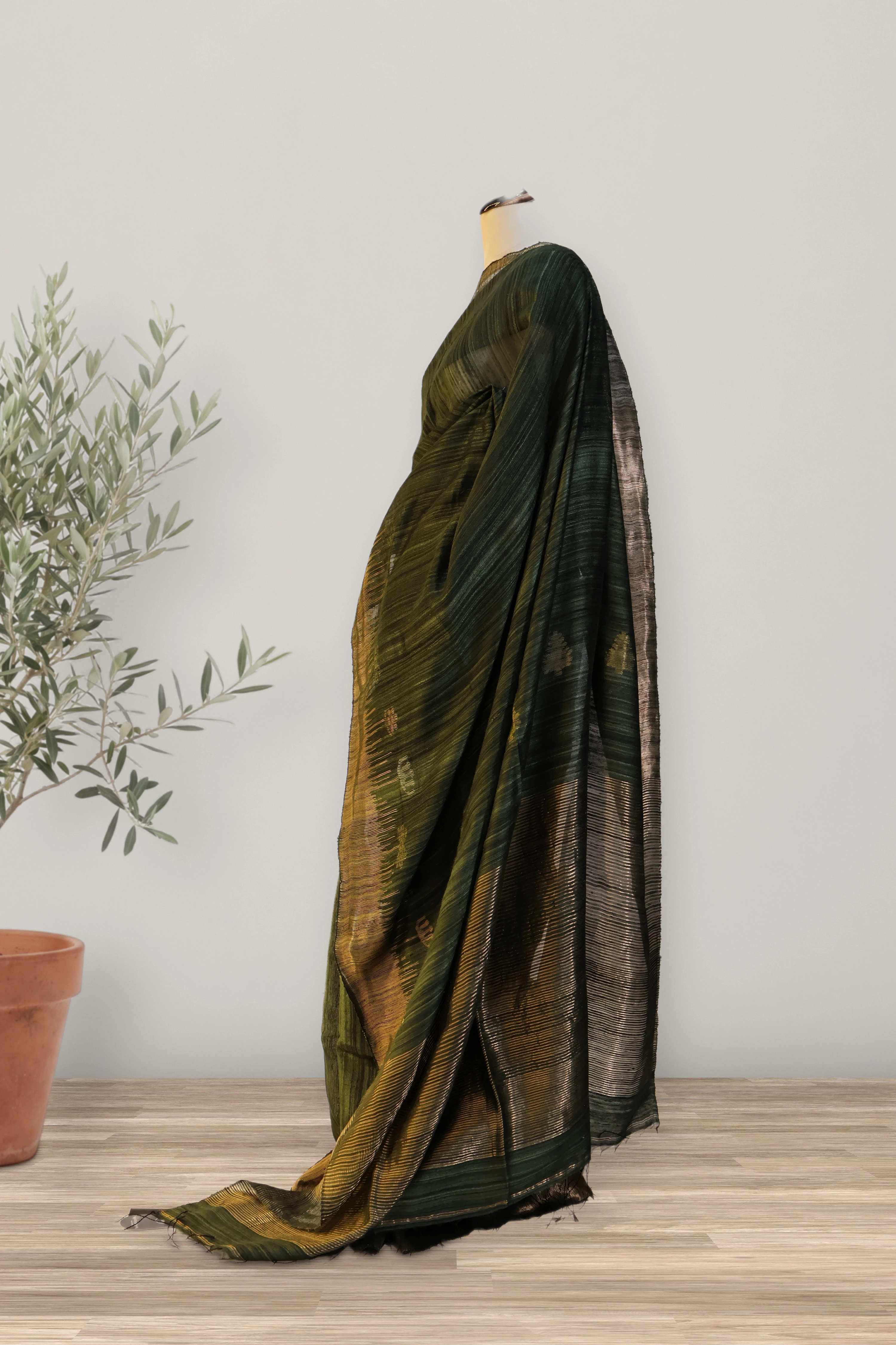 Vanya - Matka Silk: a detail of the work. Matka Silk.