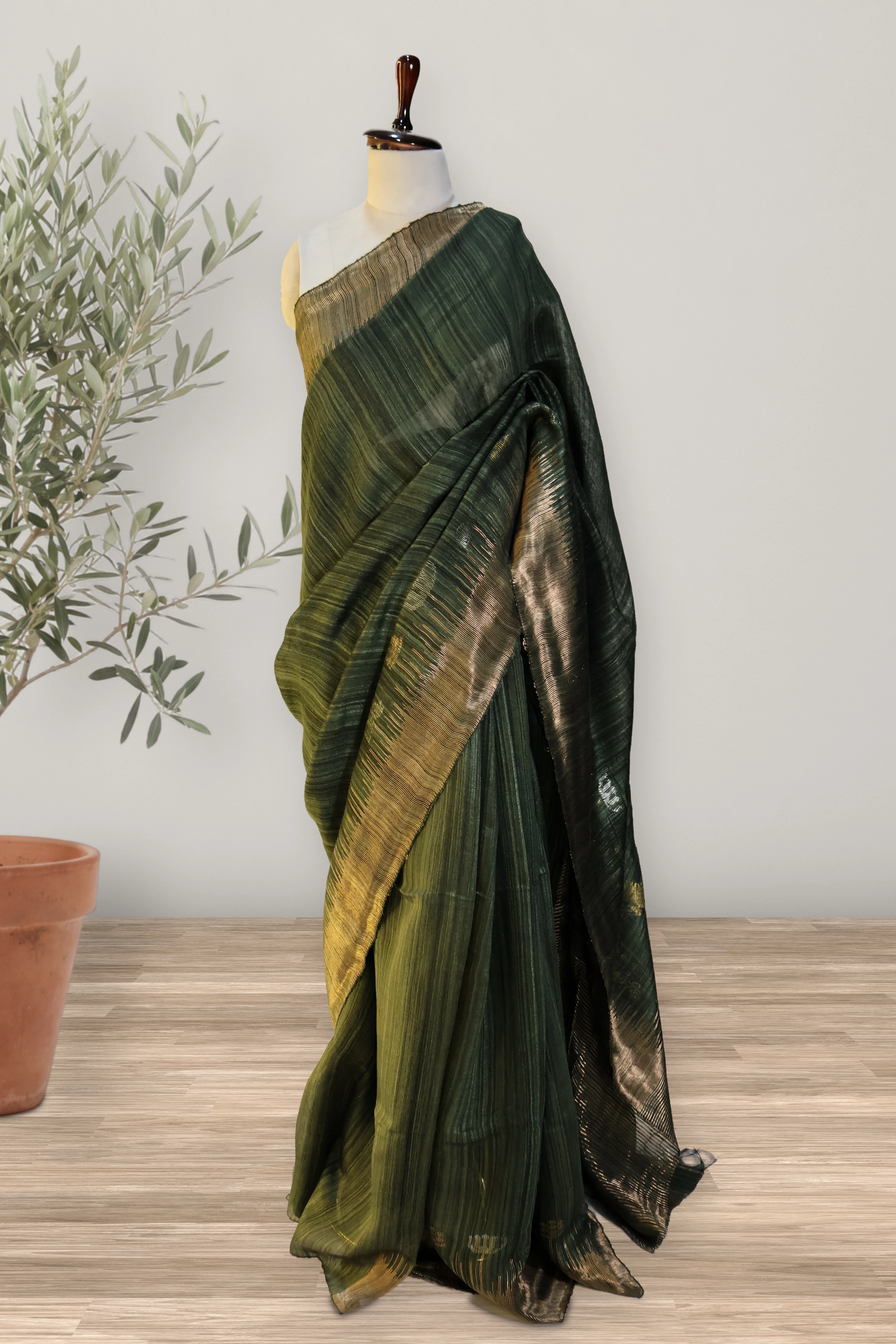 Vanya - Matka Silk: a detail of the work. Matka Silk.