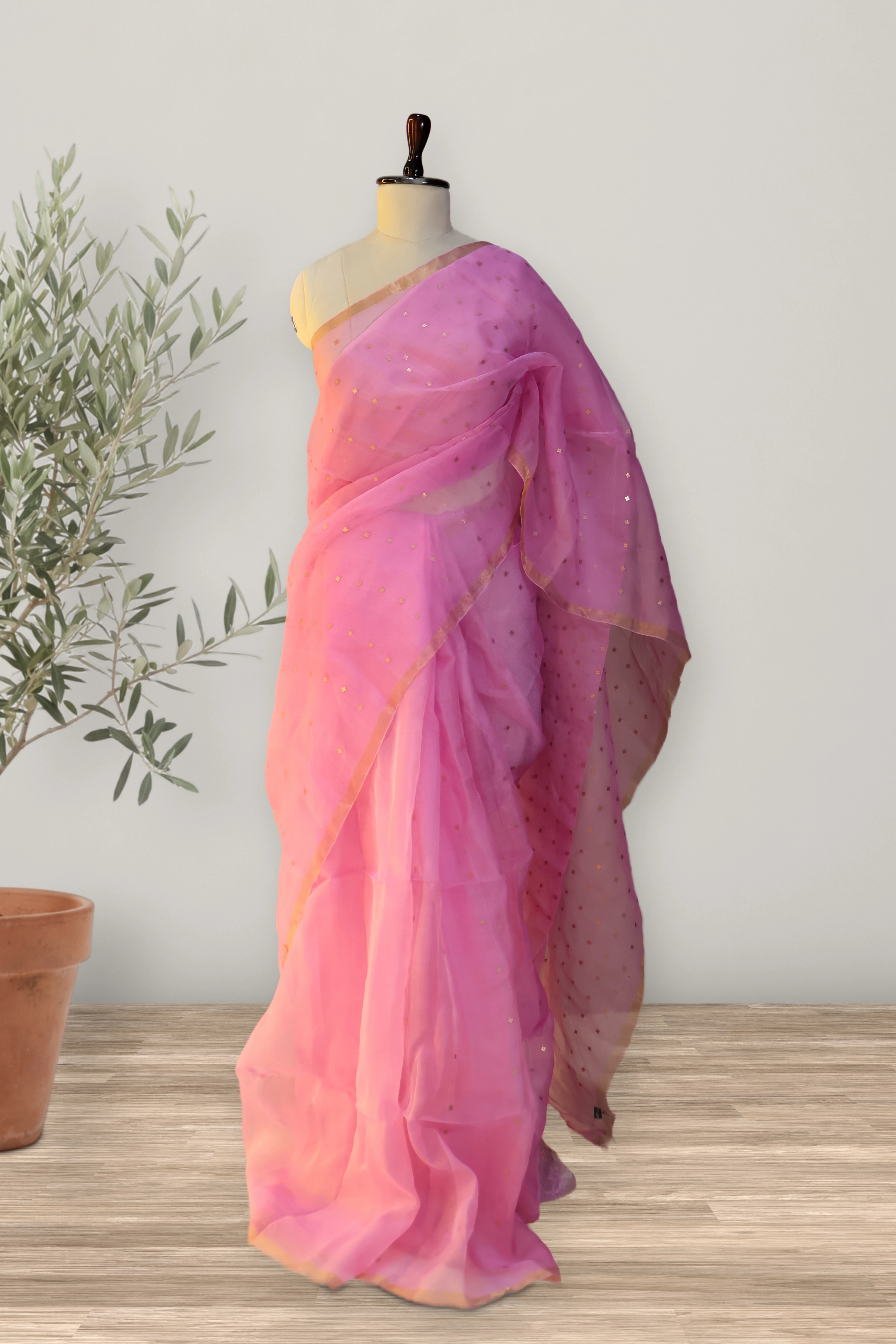 Ruh Gulab - Muslin: a detail of the work. Muslin.