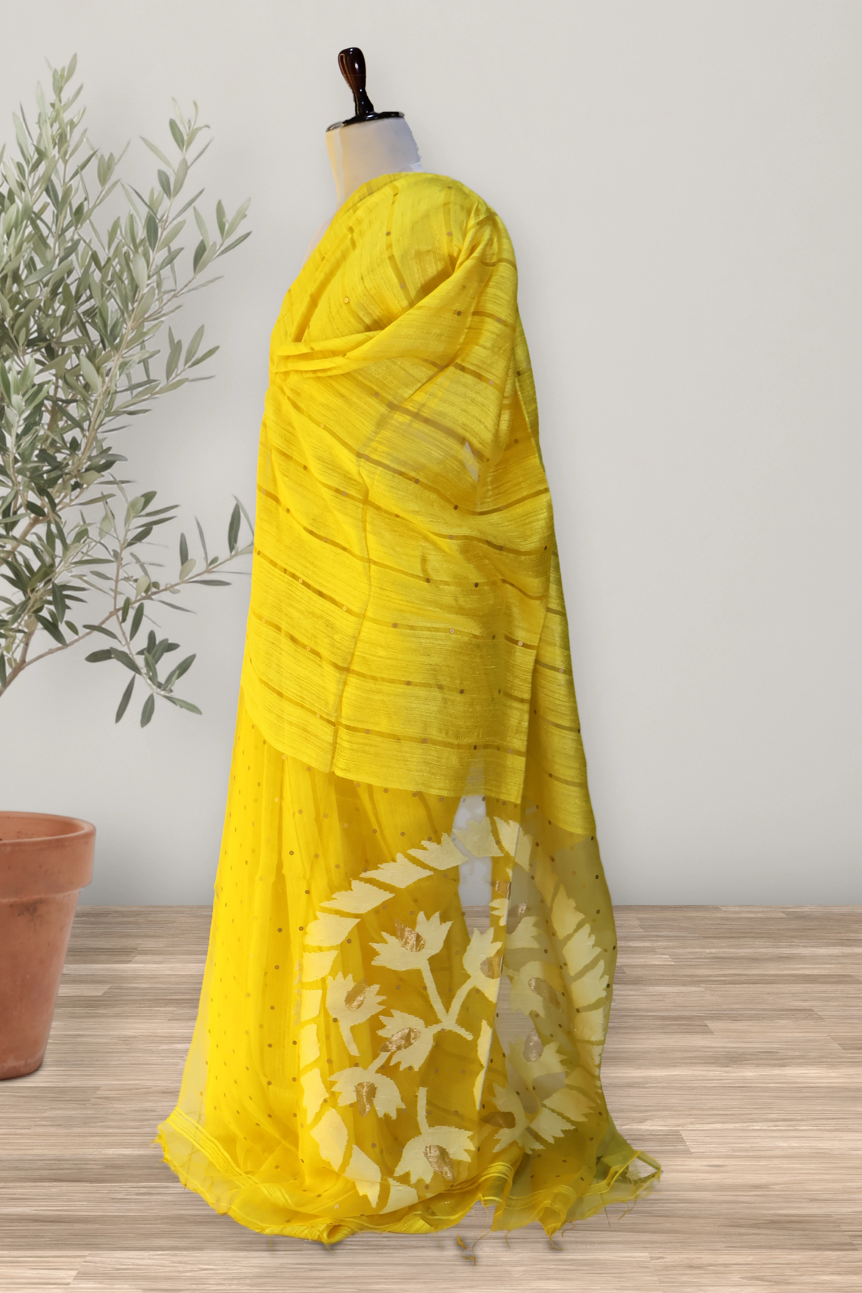 Jamdani Bloom - Fusion: a detail of the work. Matka Silk.