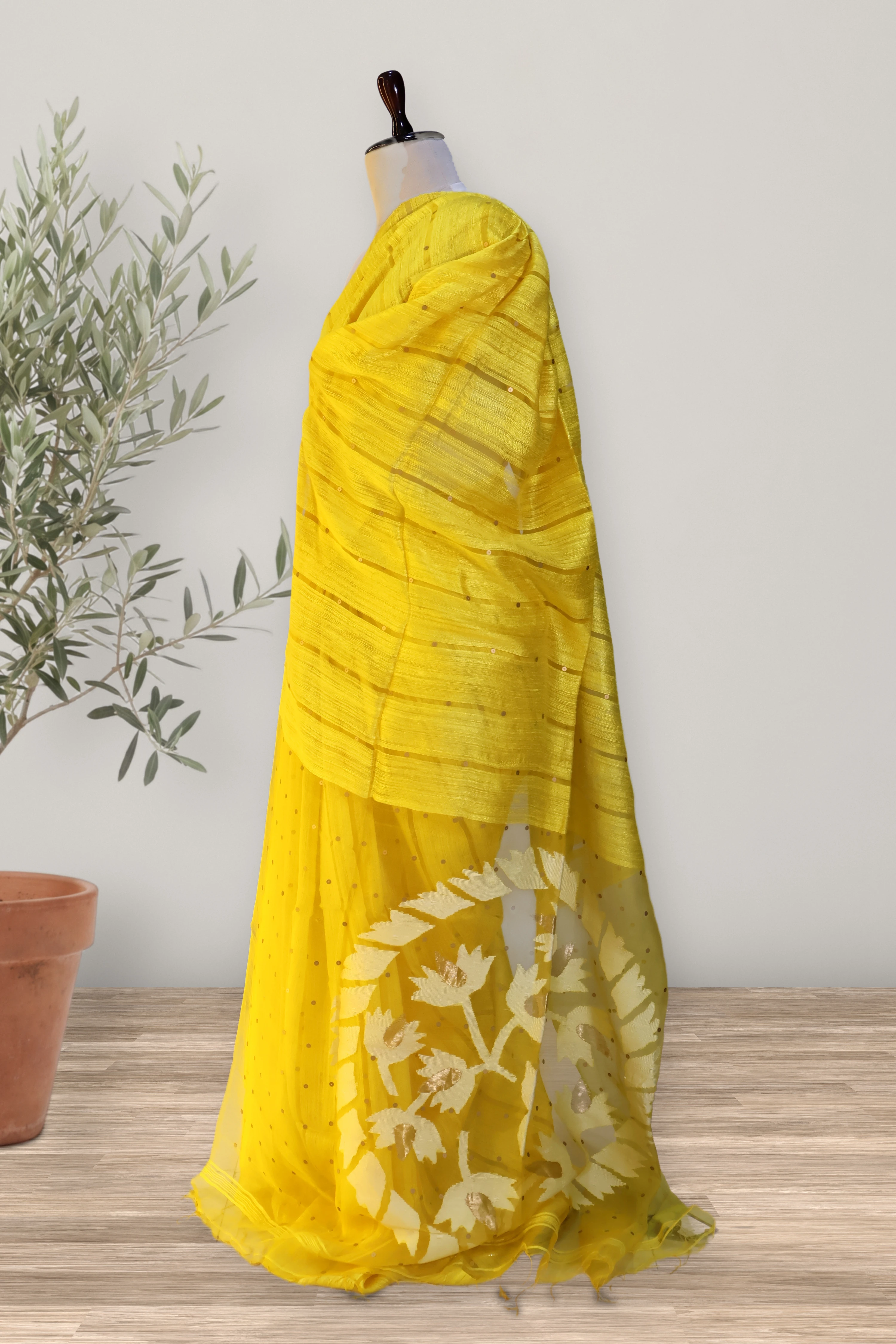 Jamdani Bloom - Fusion: a detail of the work. Matka Silk.