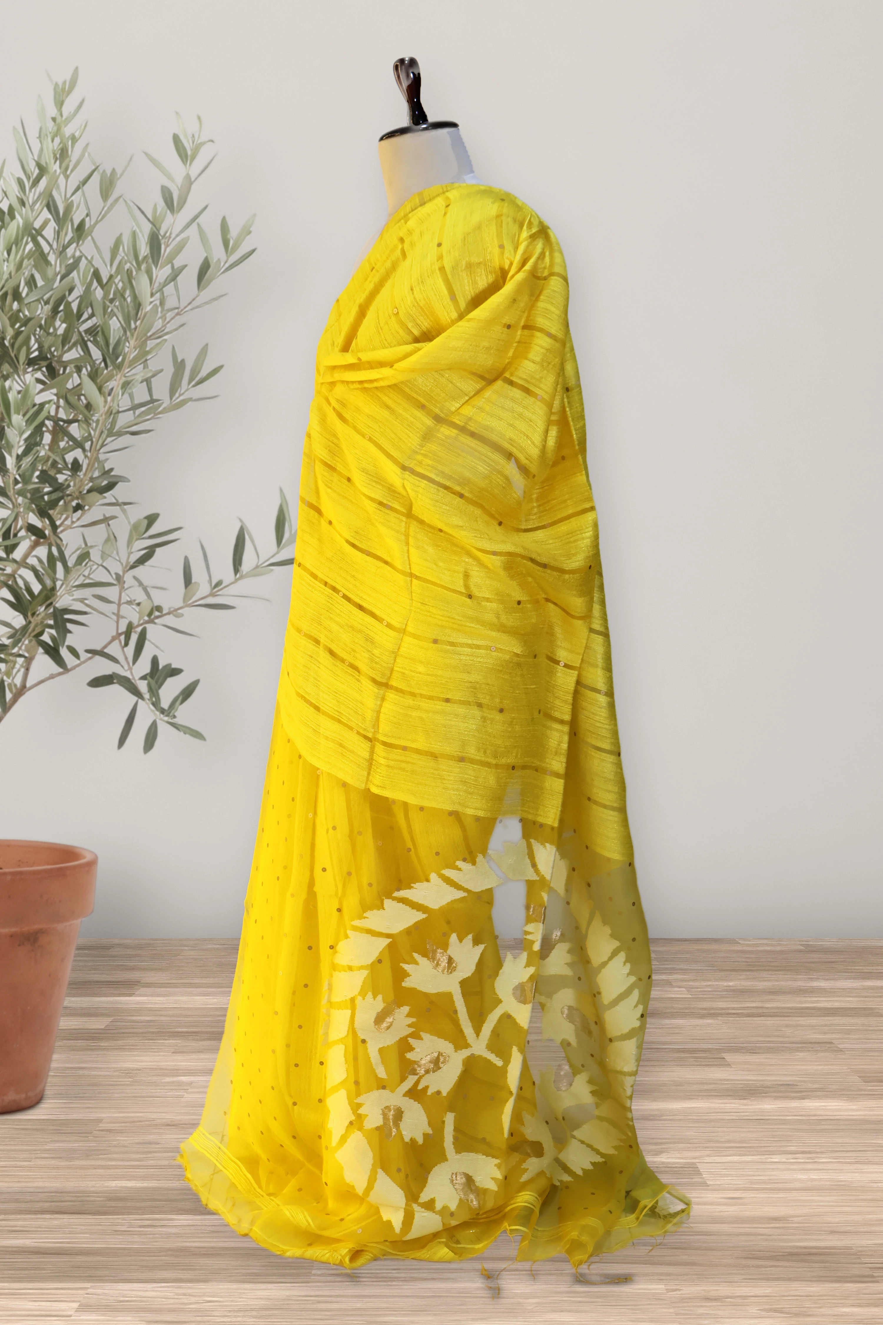 Jamdani Bloom - Fusion: a detail of the work. Matka Silk.