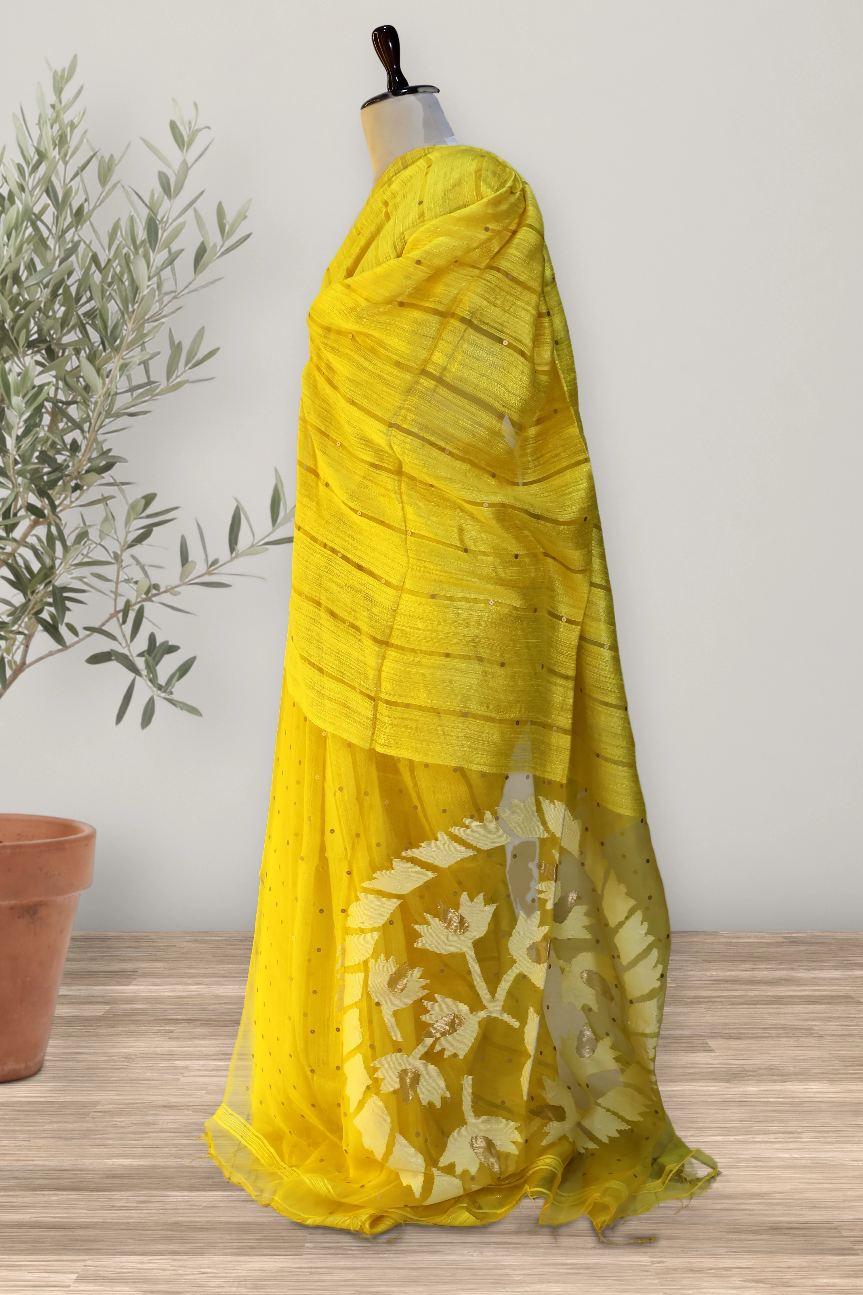 Jamdani Bloom - Fusion: a detail of the work. Matka Silk.