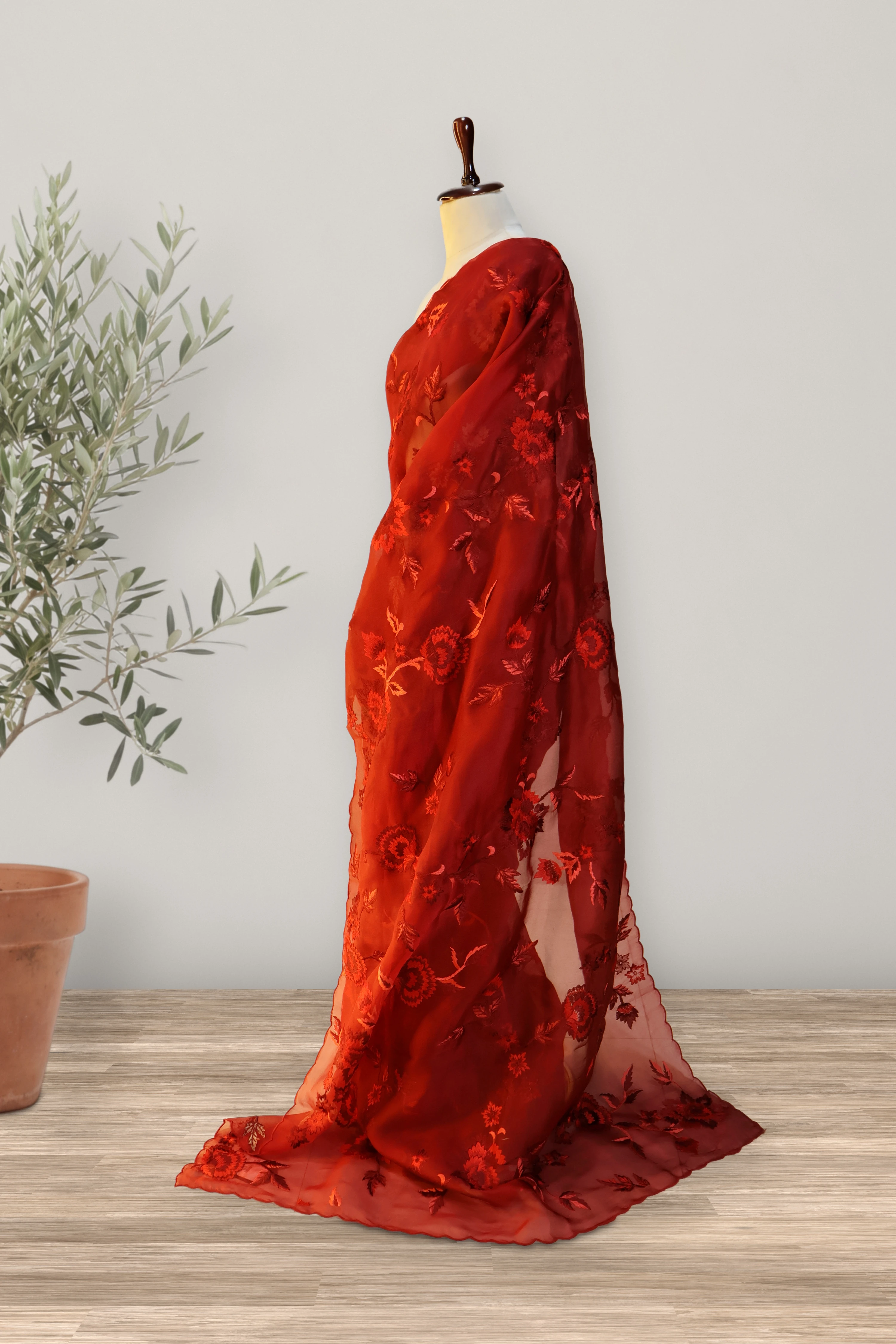 Bridal Parsi - Organza: a detail of the work. Organza.