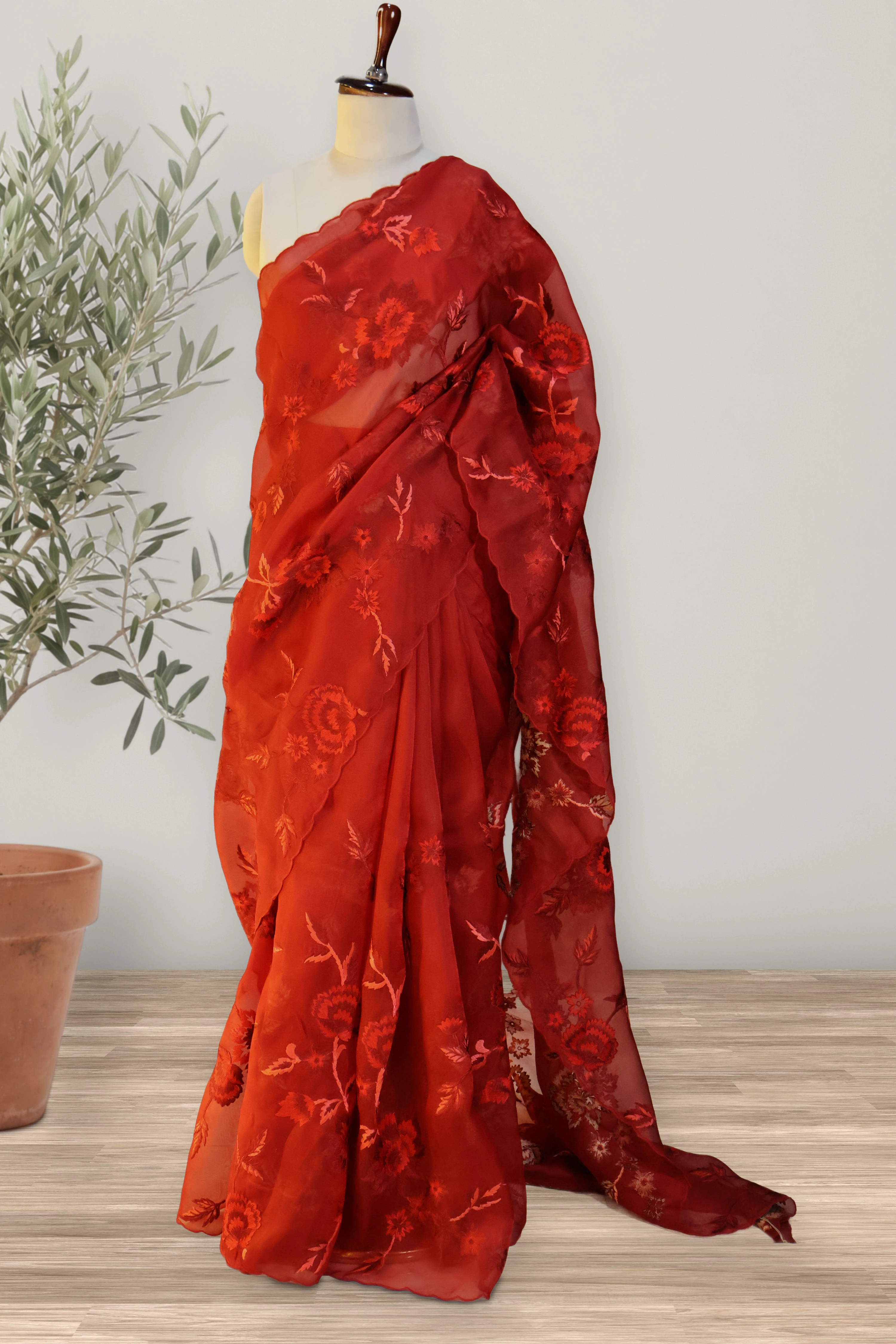 Bridal Parsi - Organza: a detail of the work. Organza.