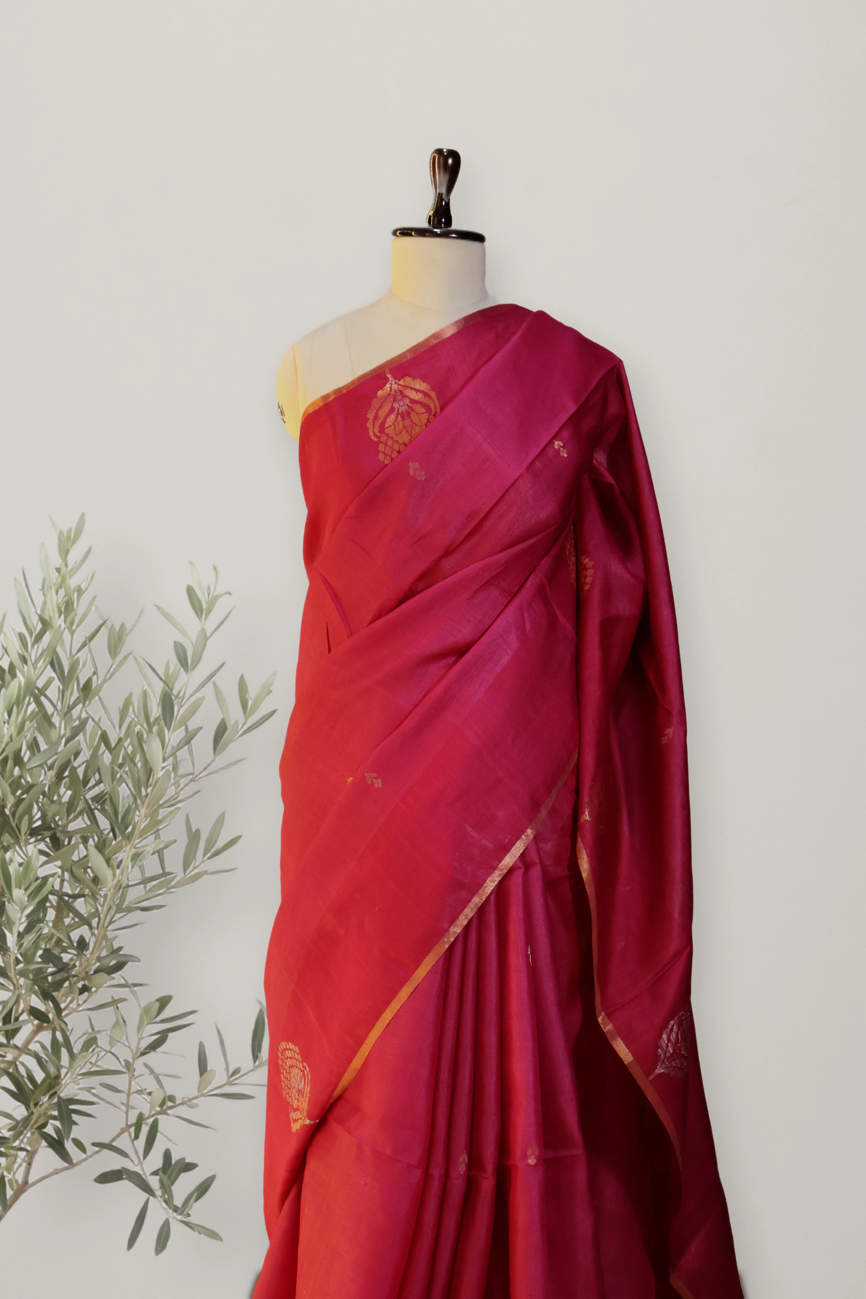 Noor Jamdani - Tussar: the whole piece, laid out. Tussar.