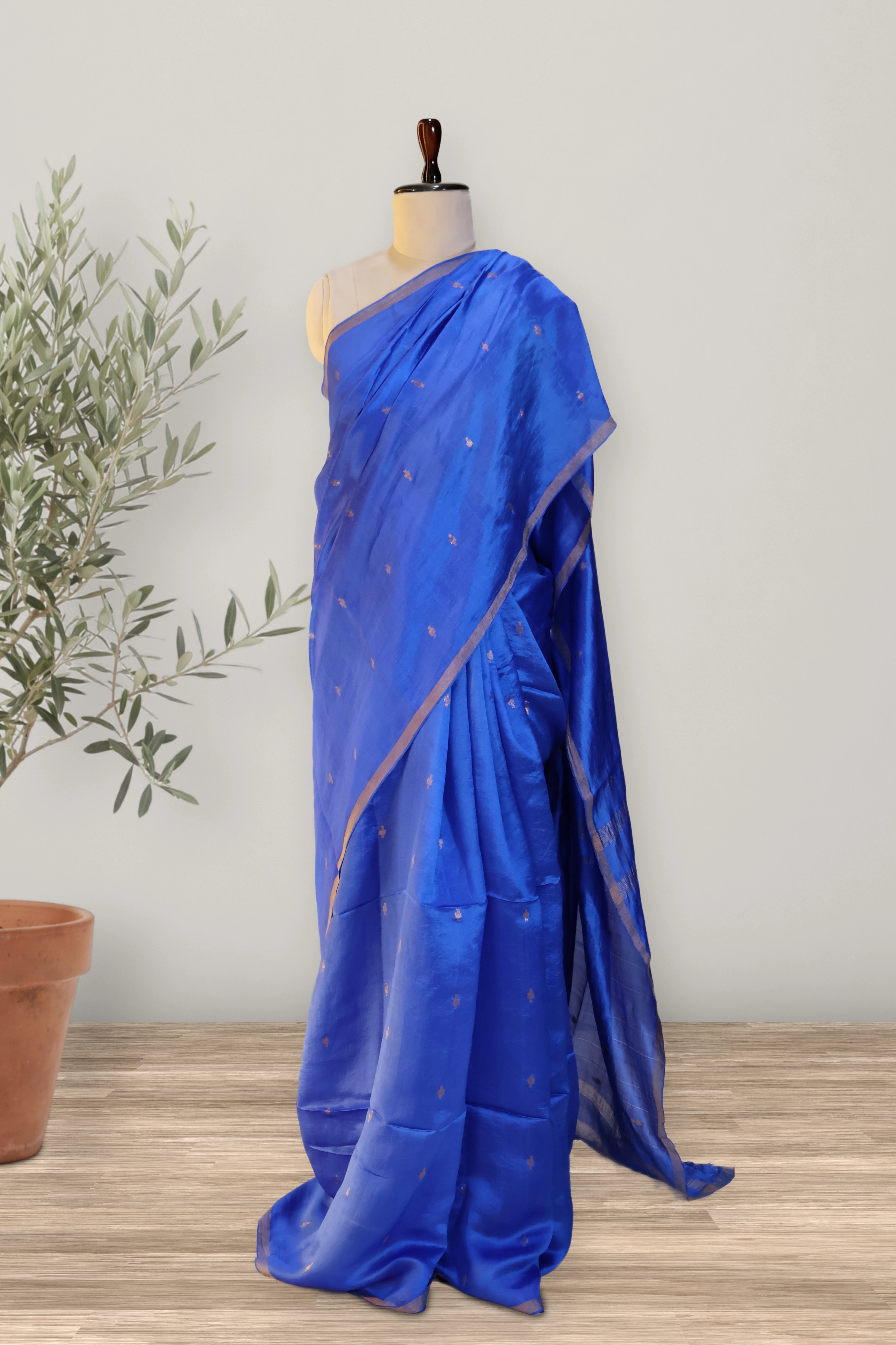 Royal - Jamdani: a detail of the work. Tussar.