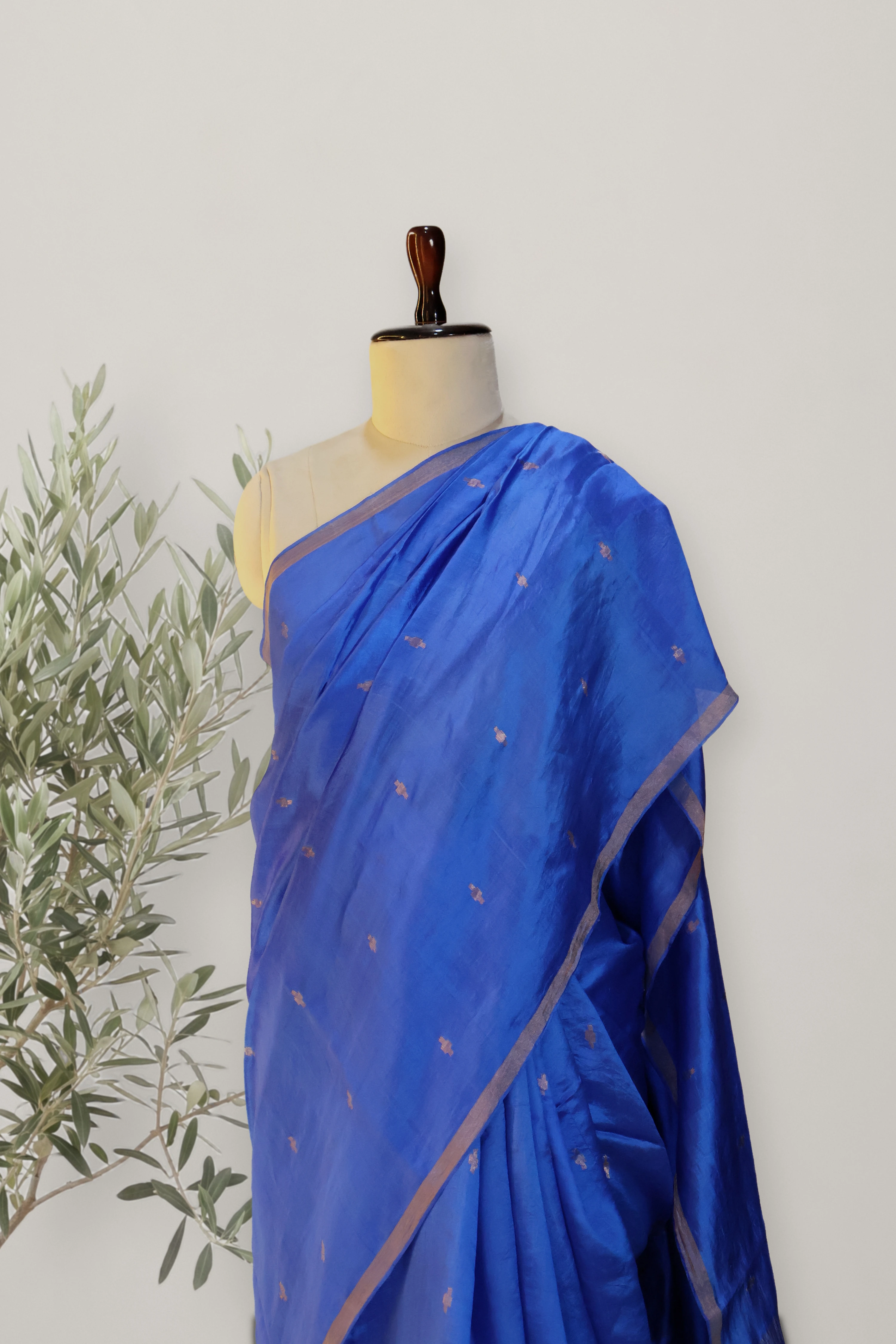 Royal - Jamdani: a detail of the work. Tussar.