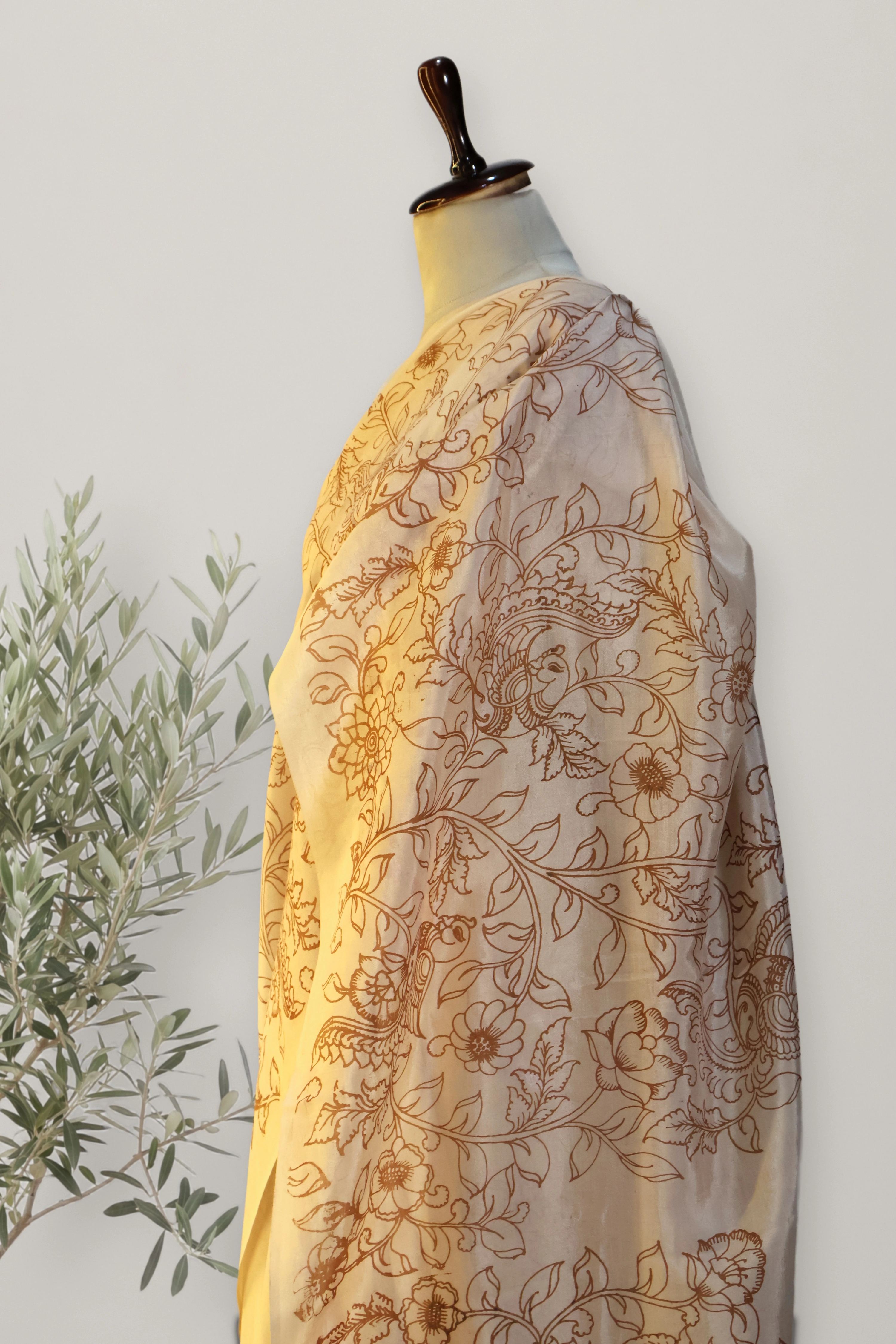 Kalamkari Bloom: a detail of the work. Banglore silk.