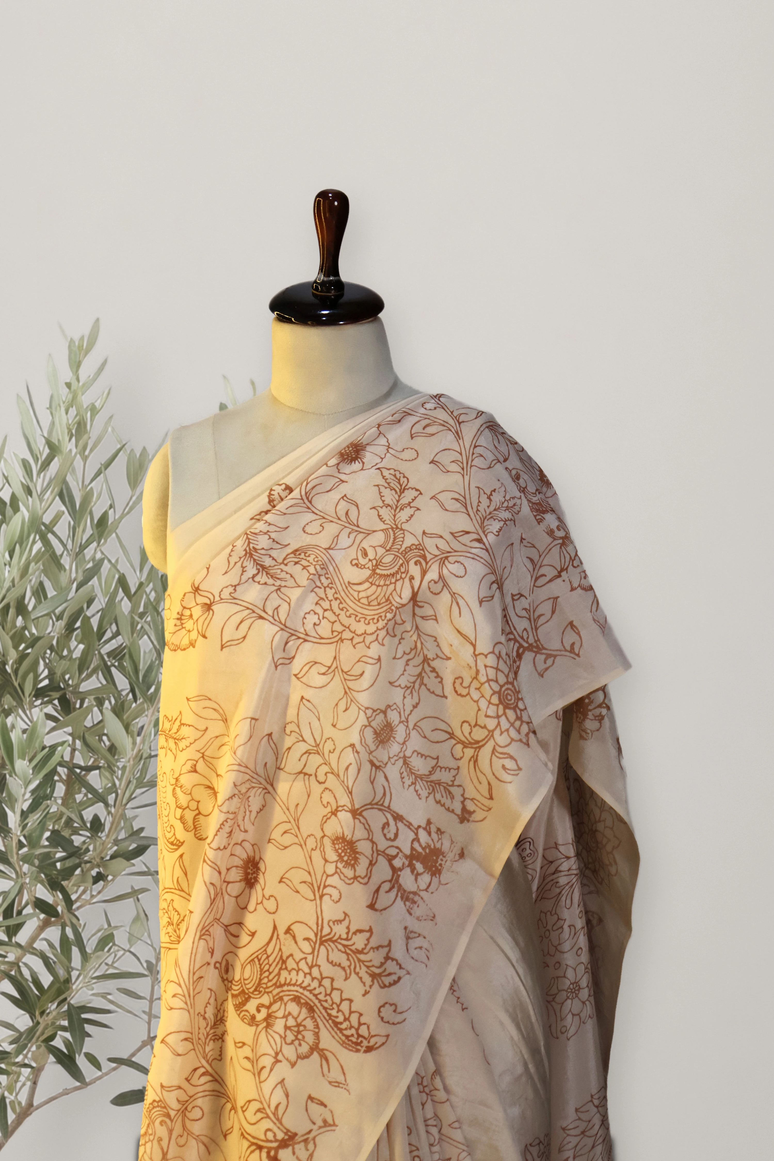 Kalamkari Bloom: a detail of the work. Banglore silk.