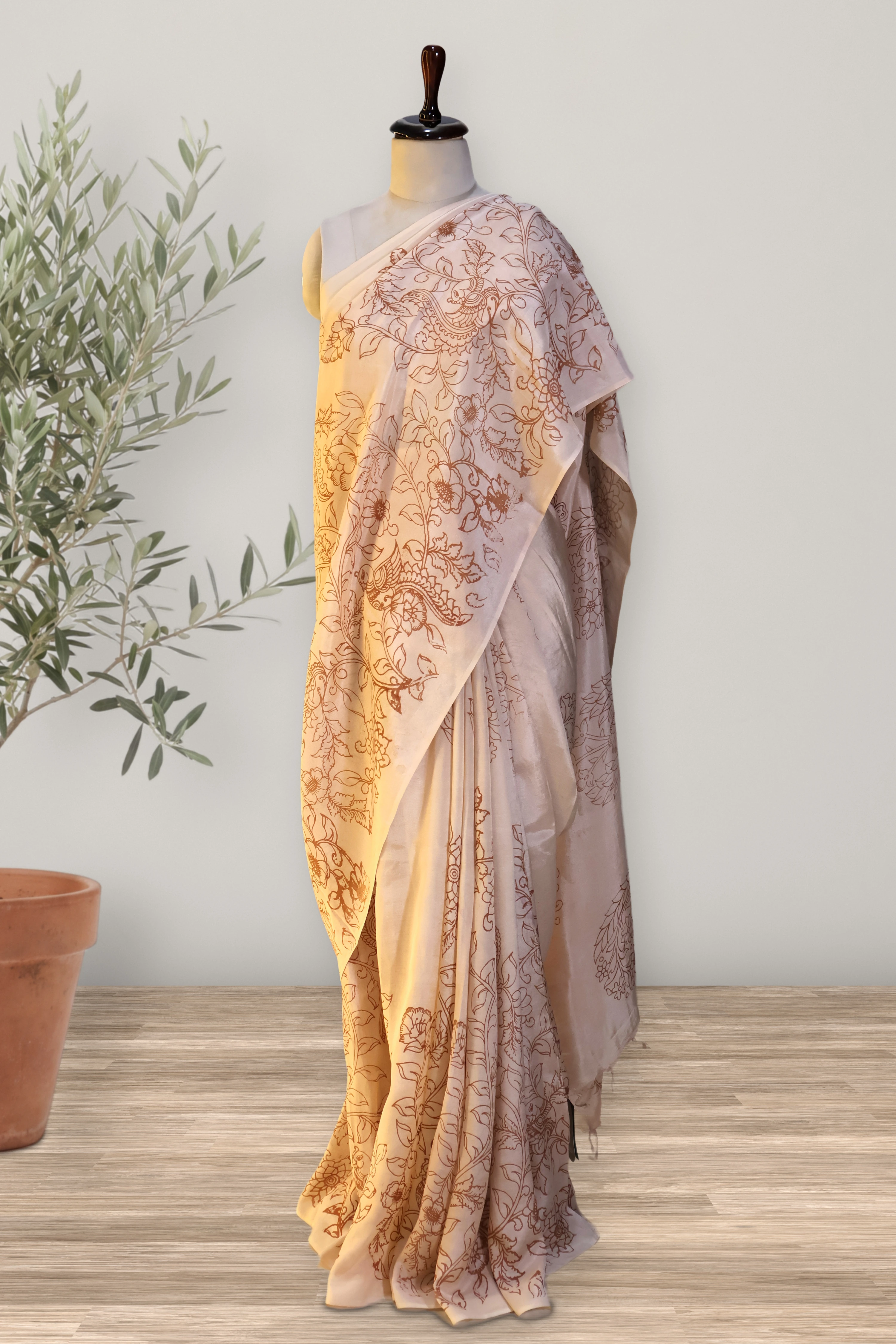 Kalamkari Bloom: a detail of the work. Banglore silk.