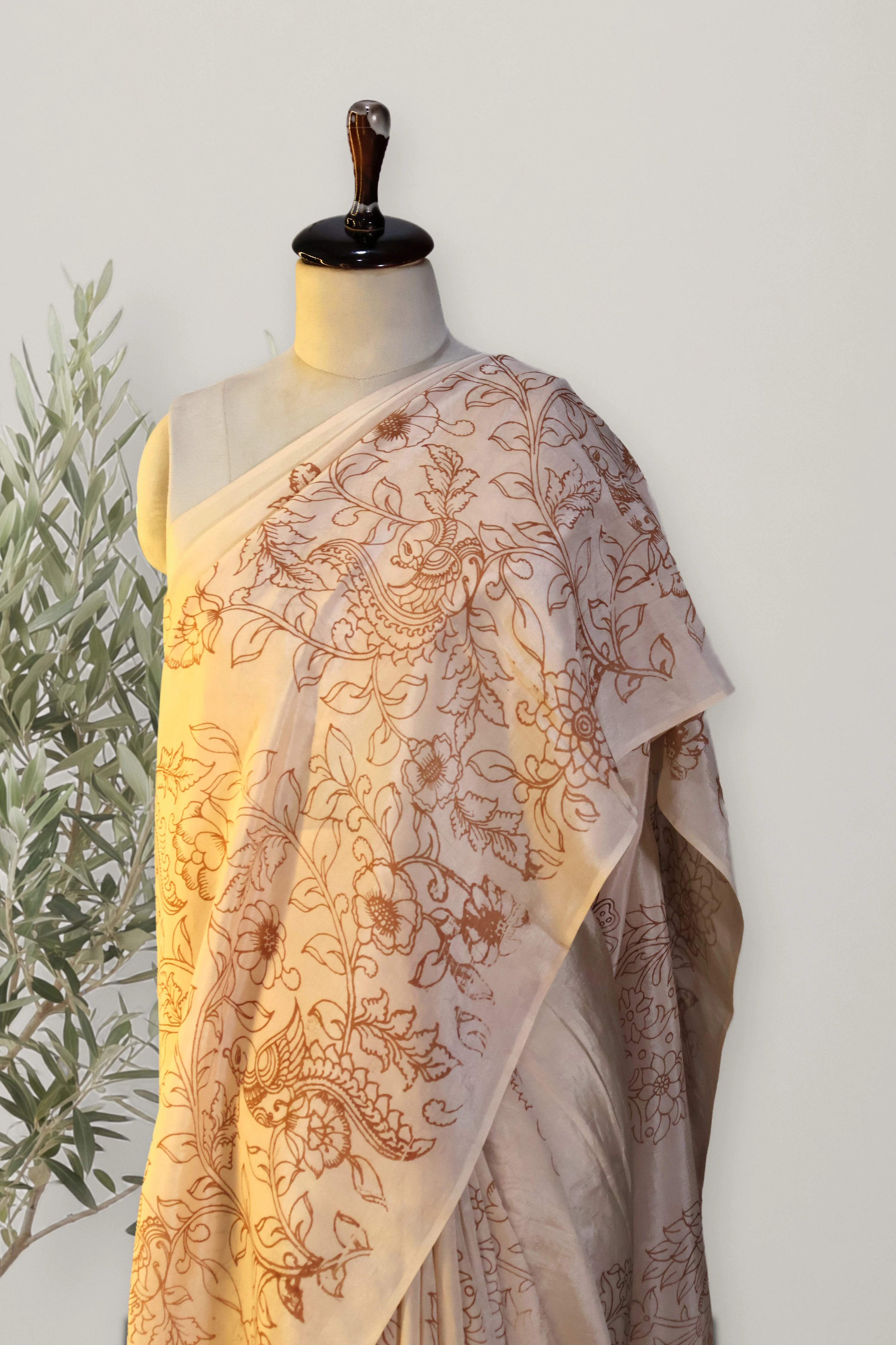 Kalamkari Bloom: a detail of the work. Banglore silk.