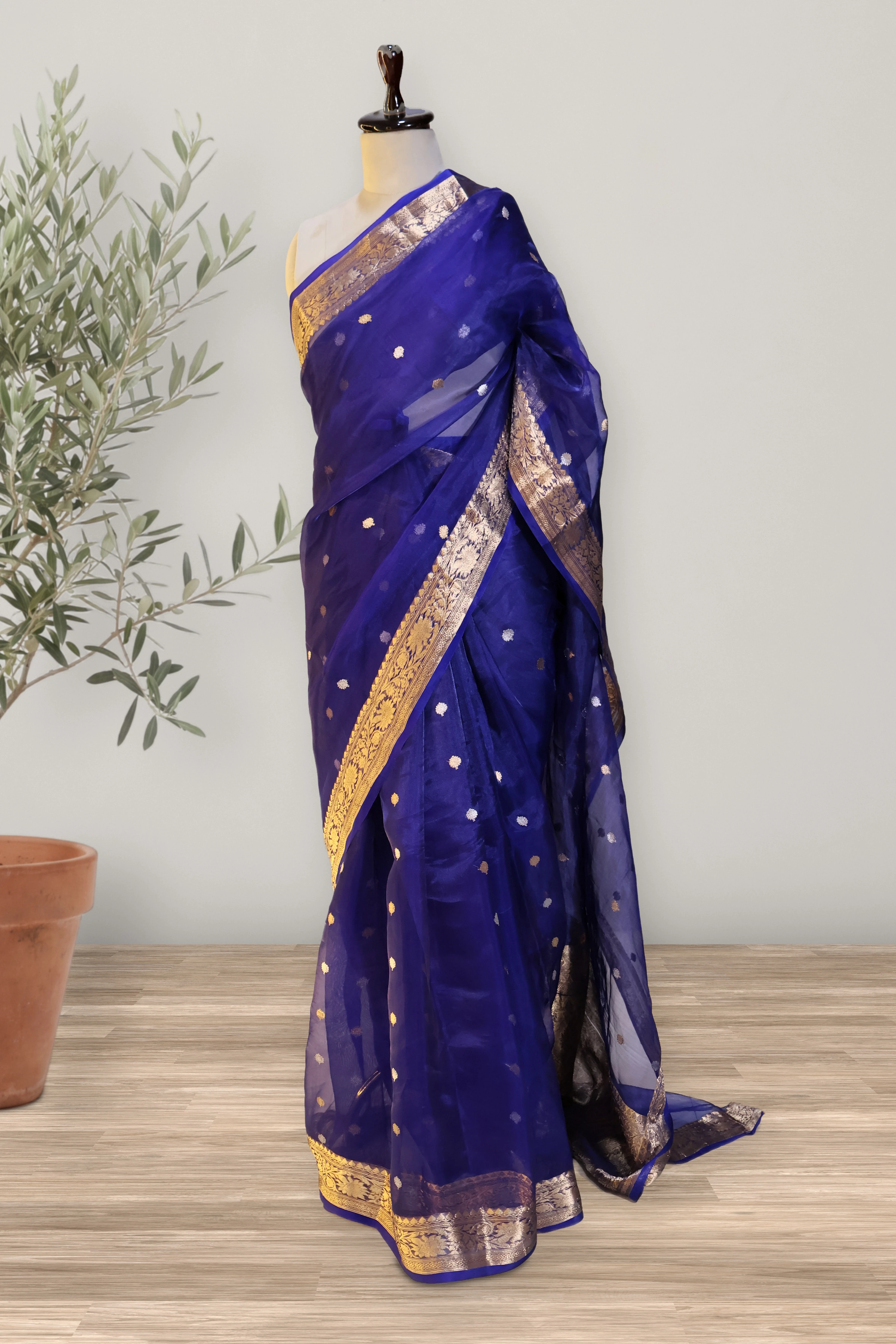 Saree 060: a detail of the work.