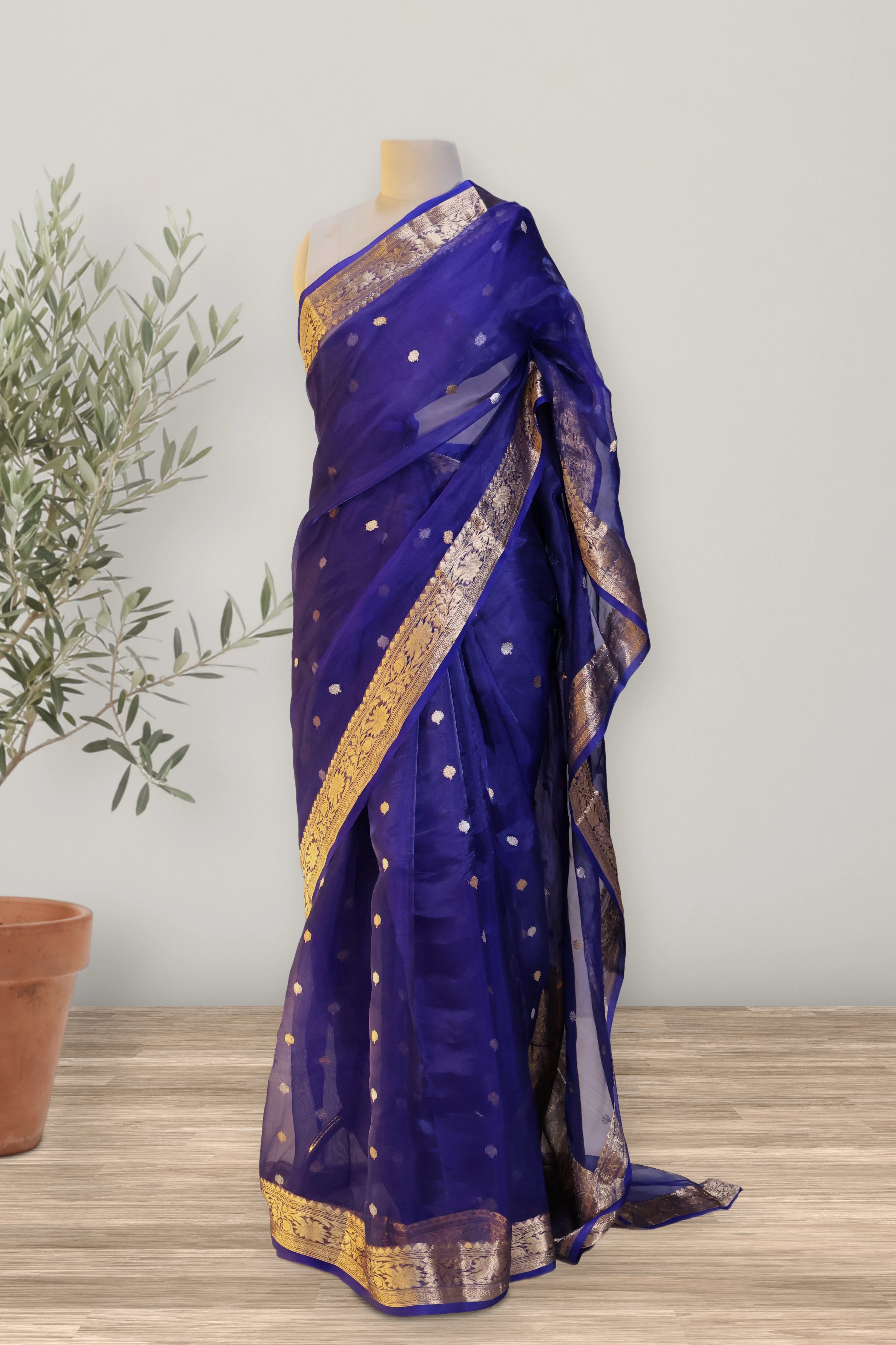 Saree 060: the whole piece, laid out.