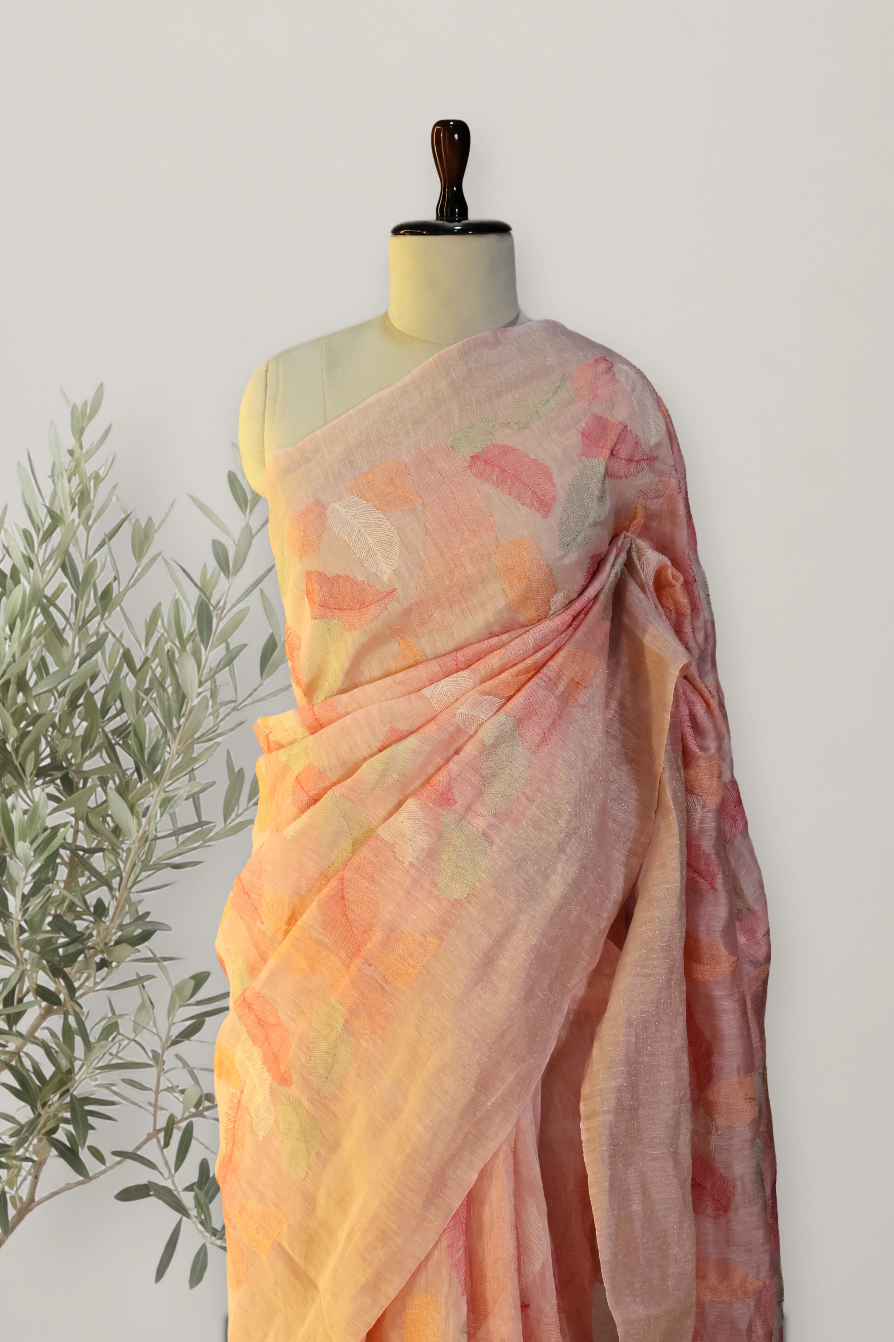 Floral -Tissue Linen: a detail of the work. Tissue Linen.