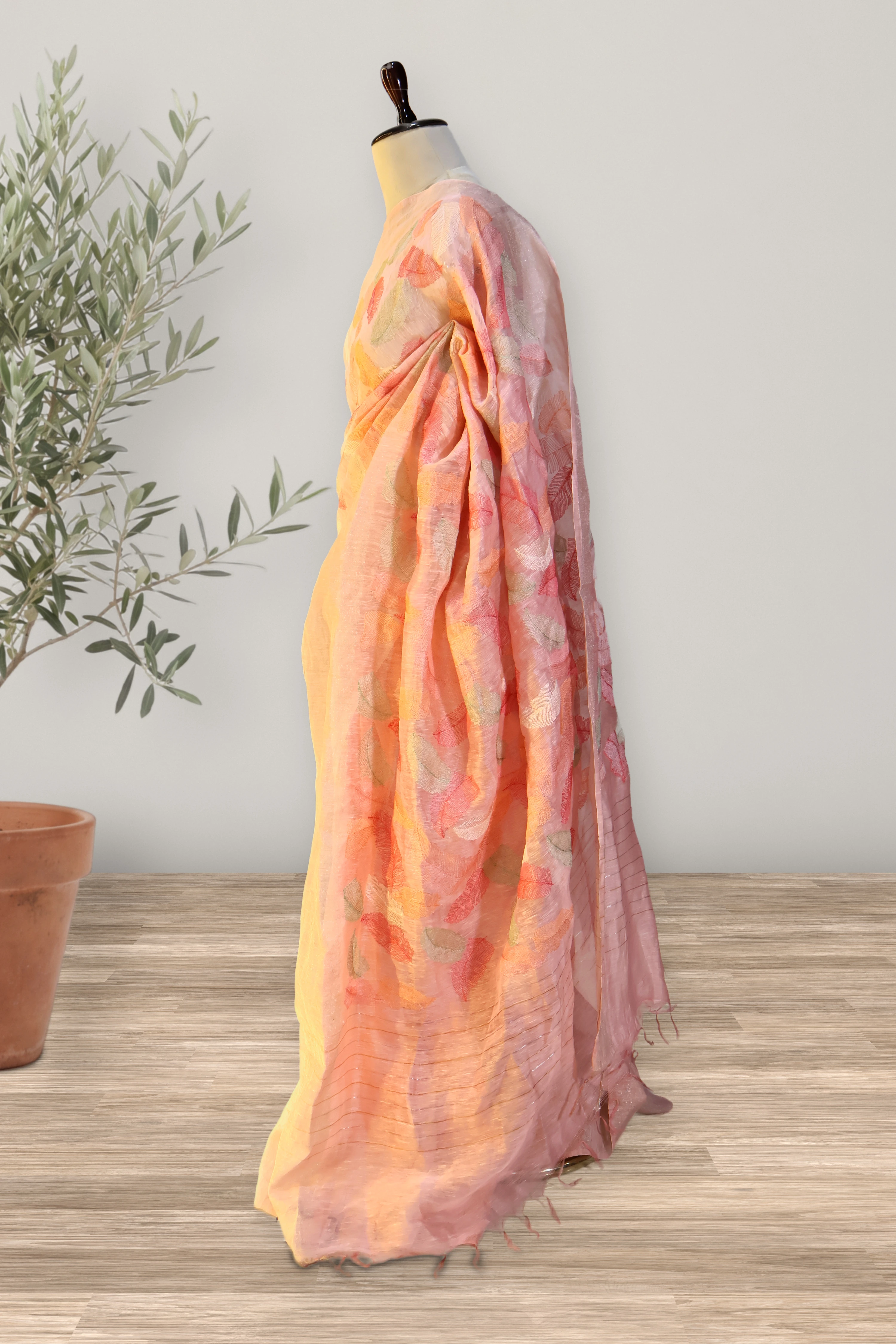 Floral -Tissue Linen: a detail of the work. Tissue Linen.