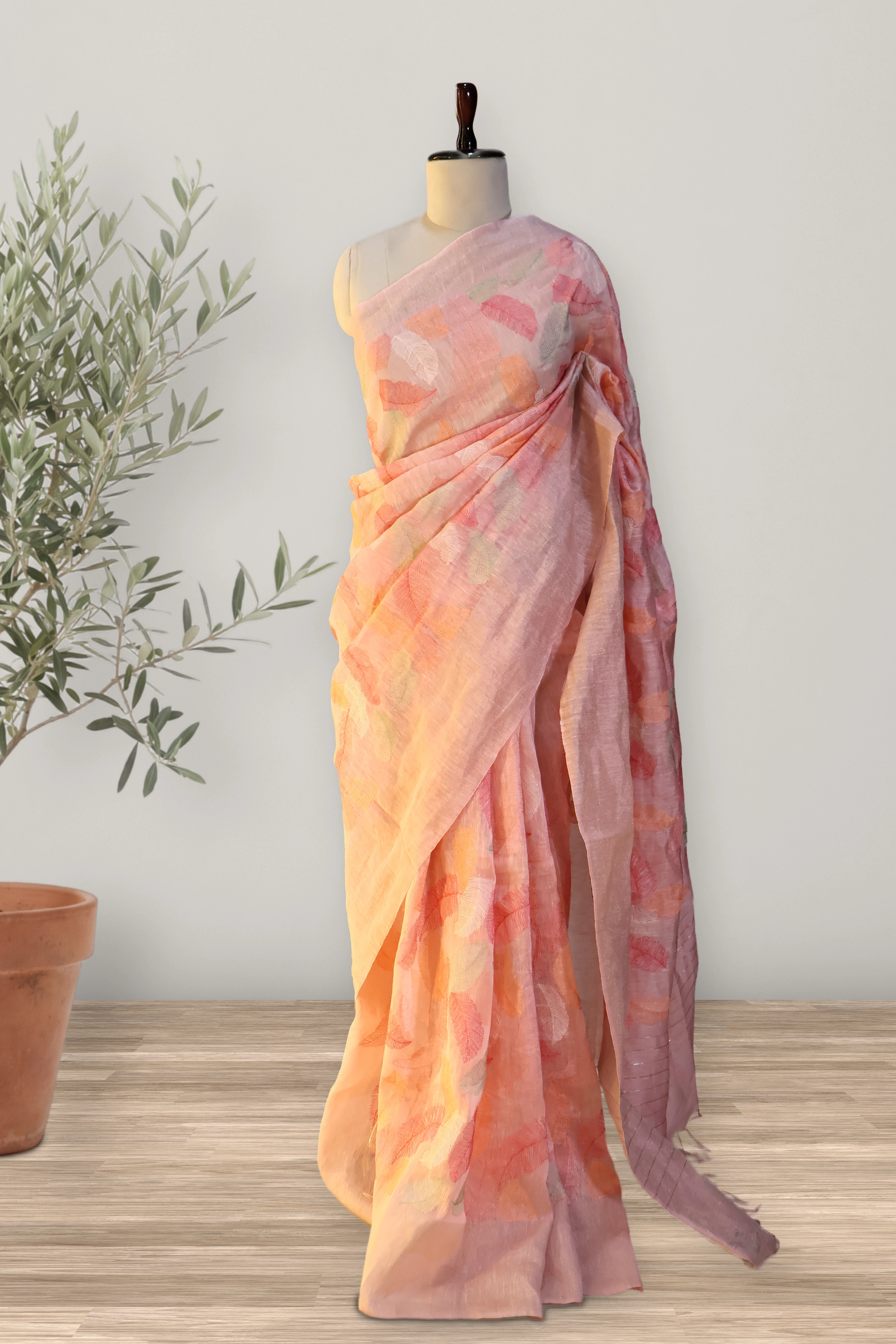 Floral -Tissue Linen: a detail of the work. Tissue Linen.