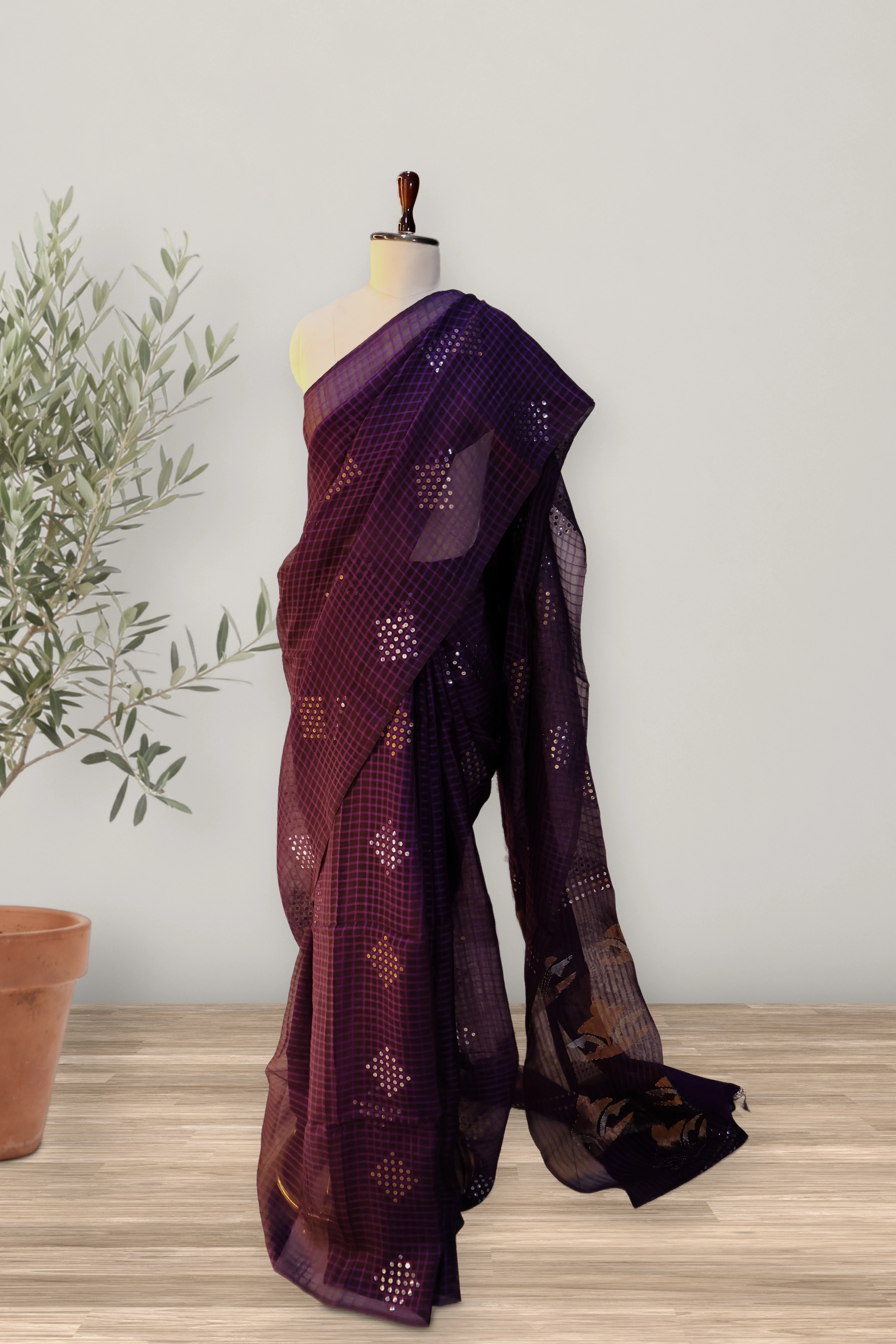 Jamdani Muslin: a detail of the work. Jamdani Muslin.