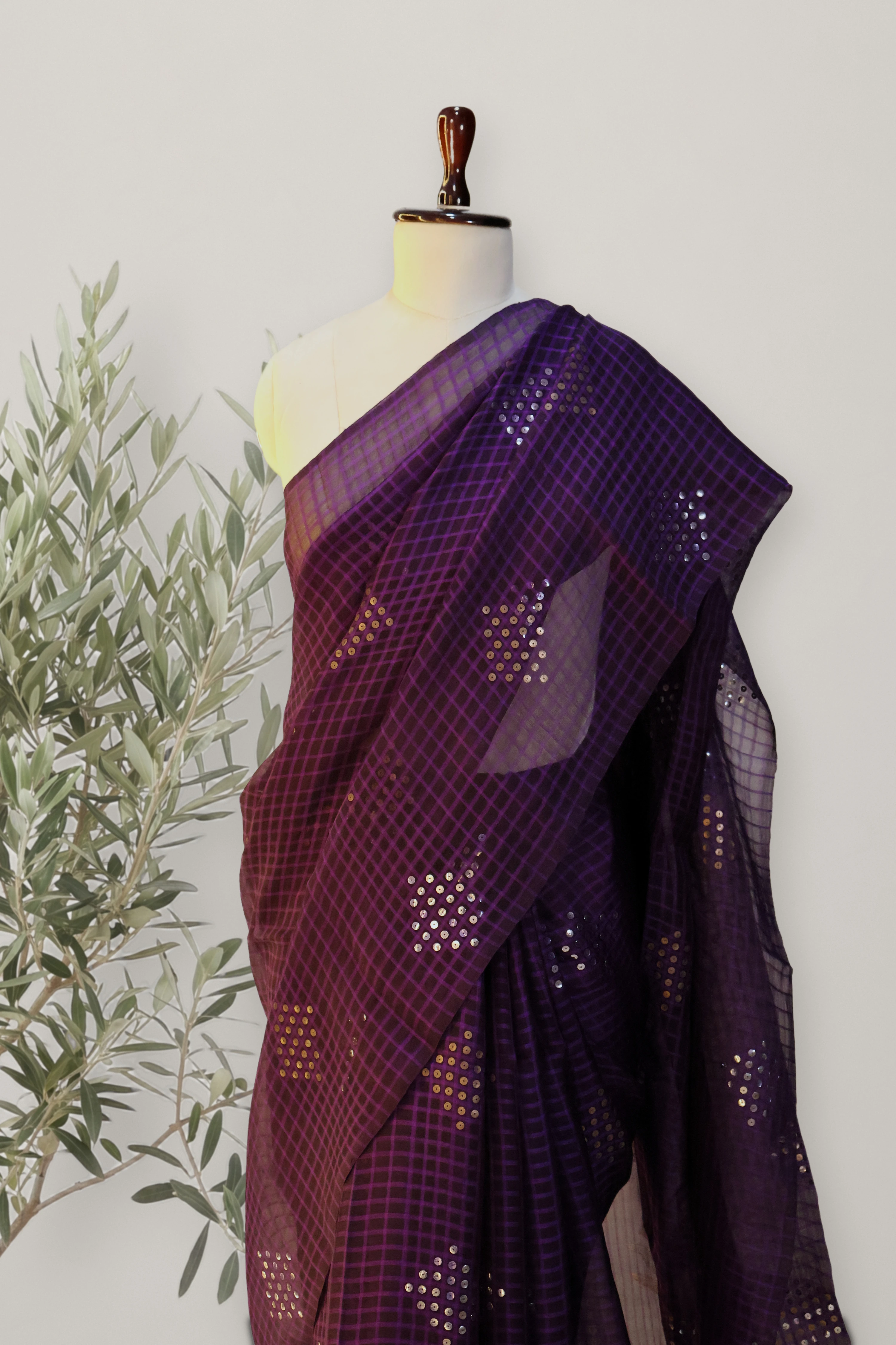 Jamdani Muslin: a detail of the work. Jamdani Muslin.