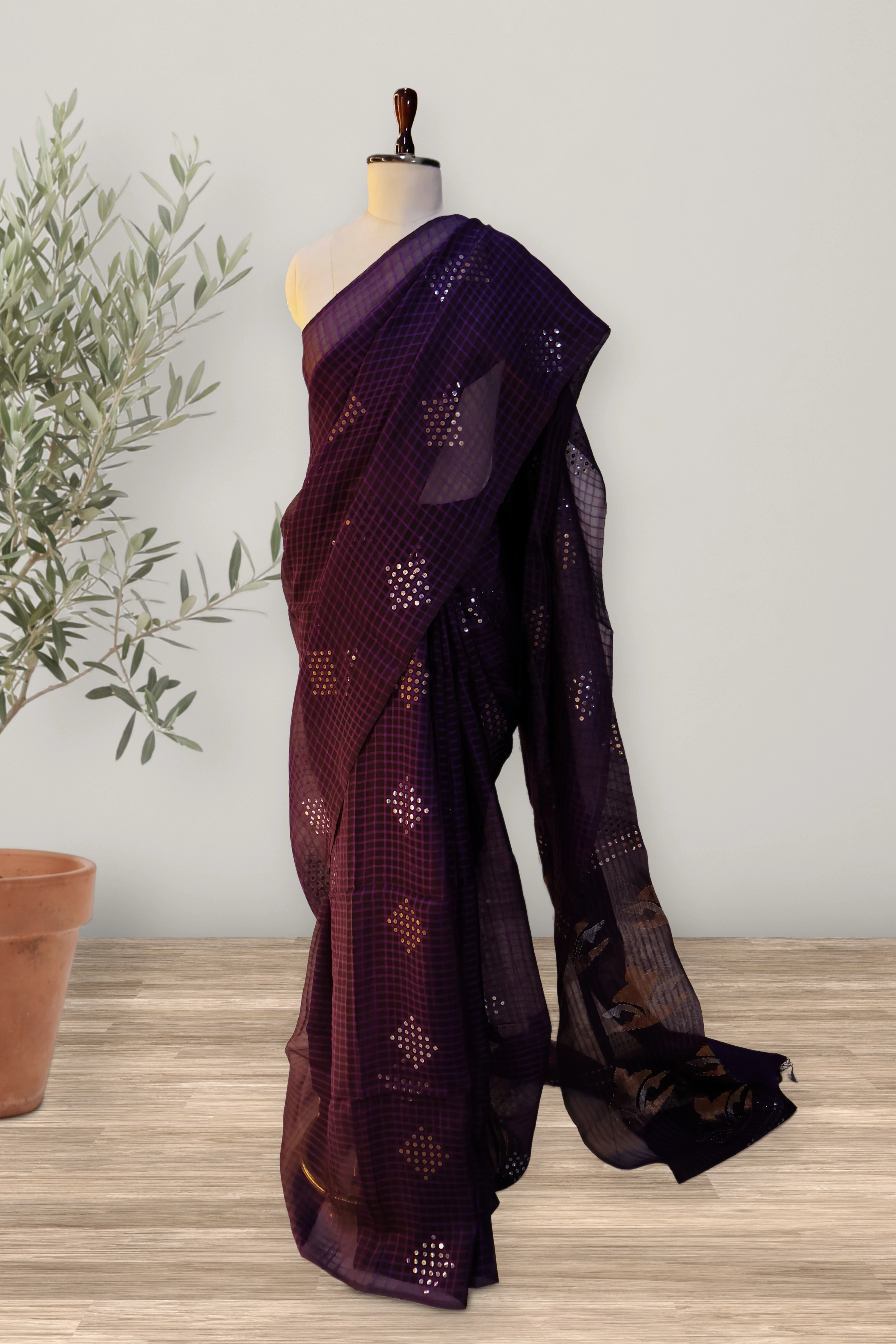 Jamdani Muslin: the whole piece, laid out. Jamdani Muslin.