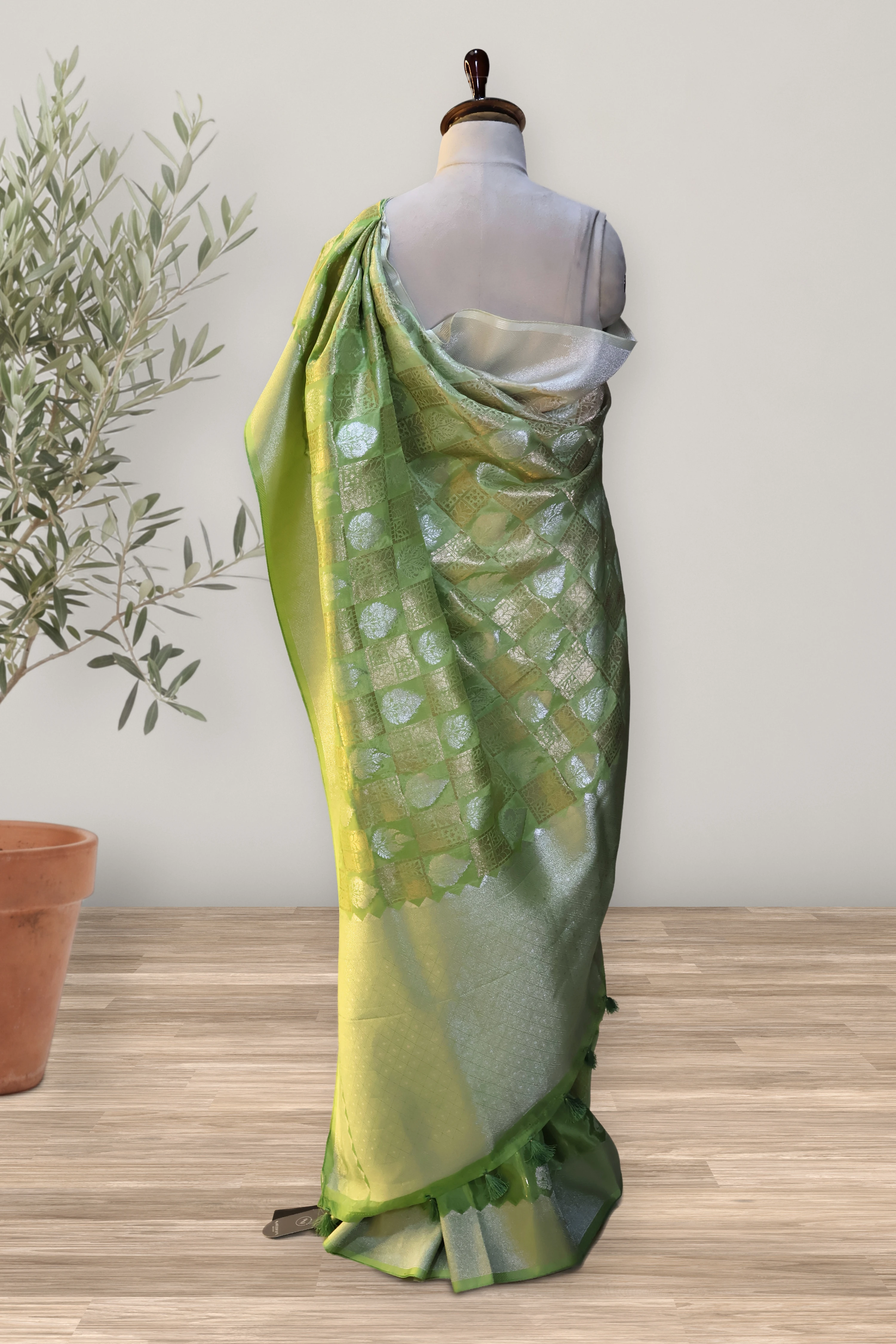 Royal Zari Woven Saree: a detail of the work. Banarasi.