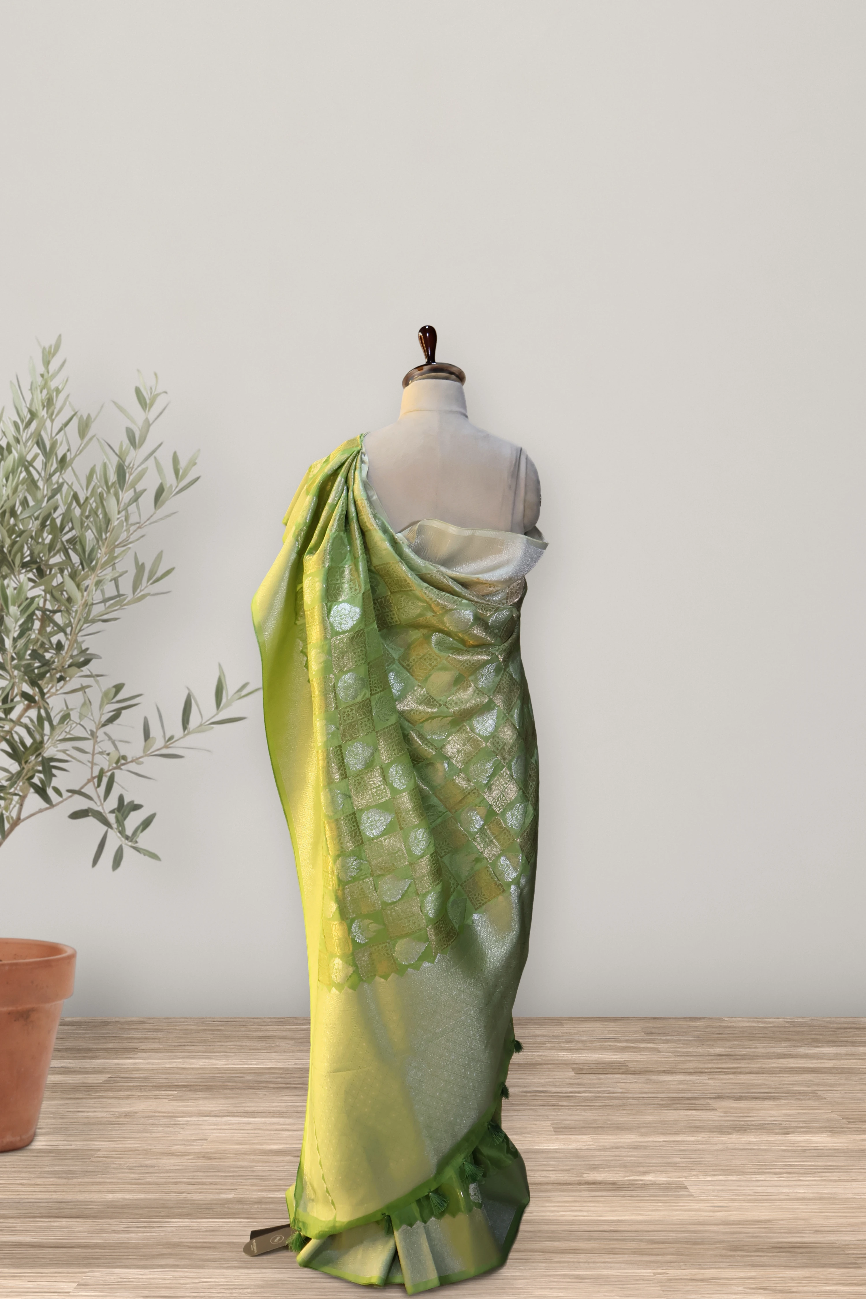 Royal Zari Woven Saree: a detail of the work. Banarasi.