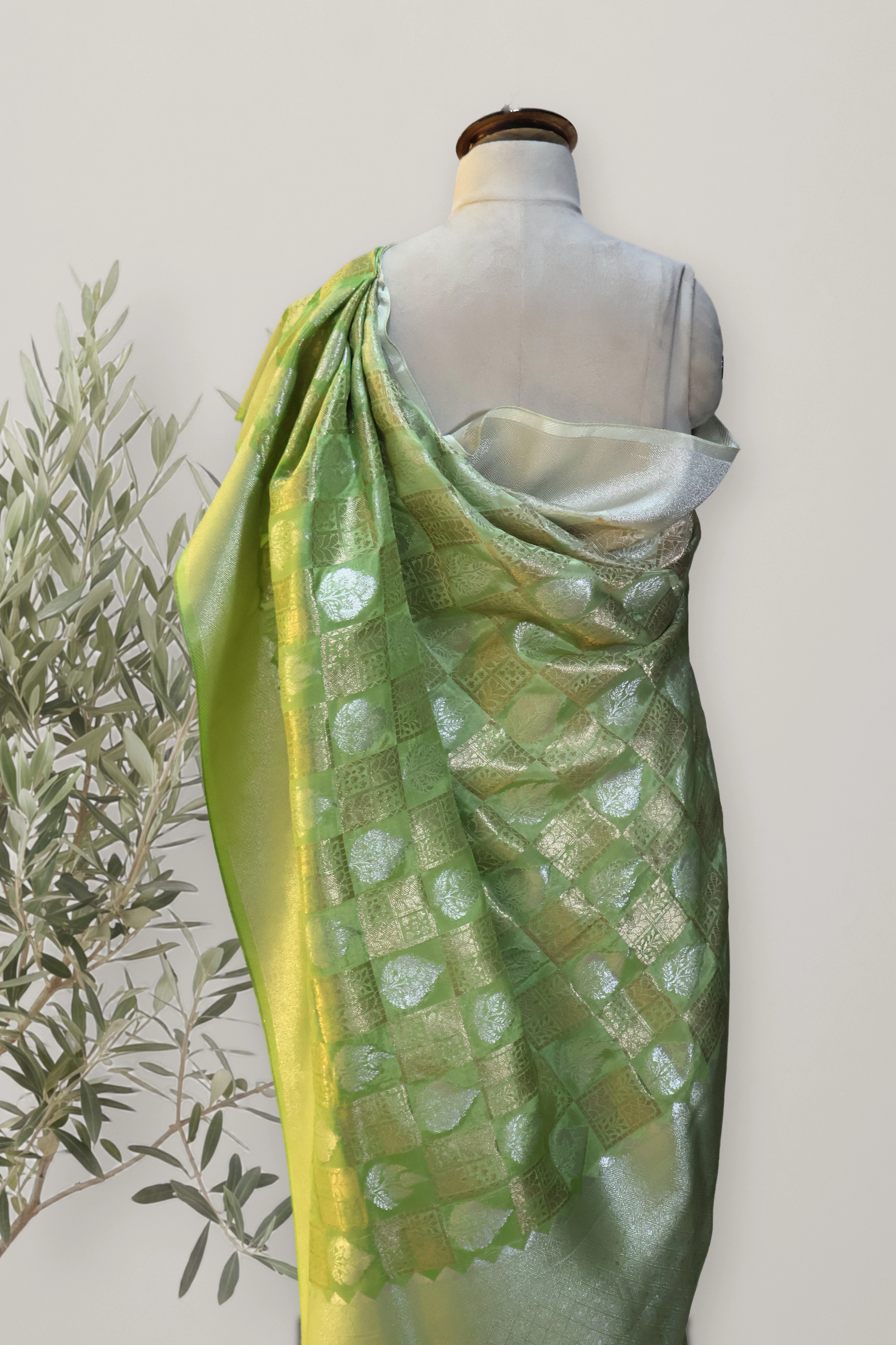 Royal Zari Woven Saree: a detail of the work. Banarasi.