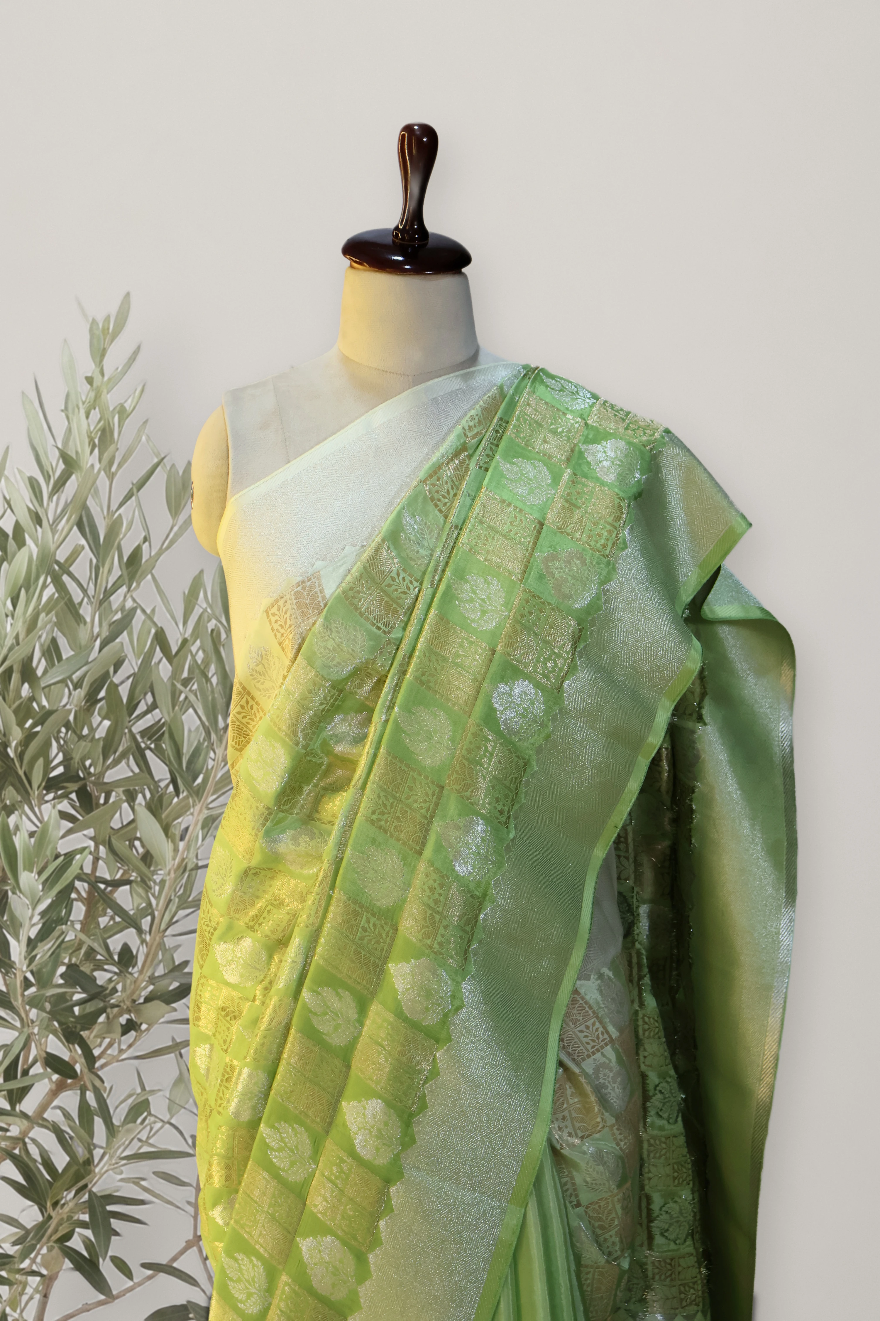Royal Zari Woven Saree: a detail of the work. Banarasi.