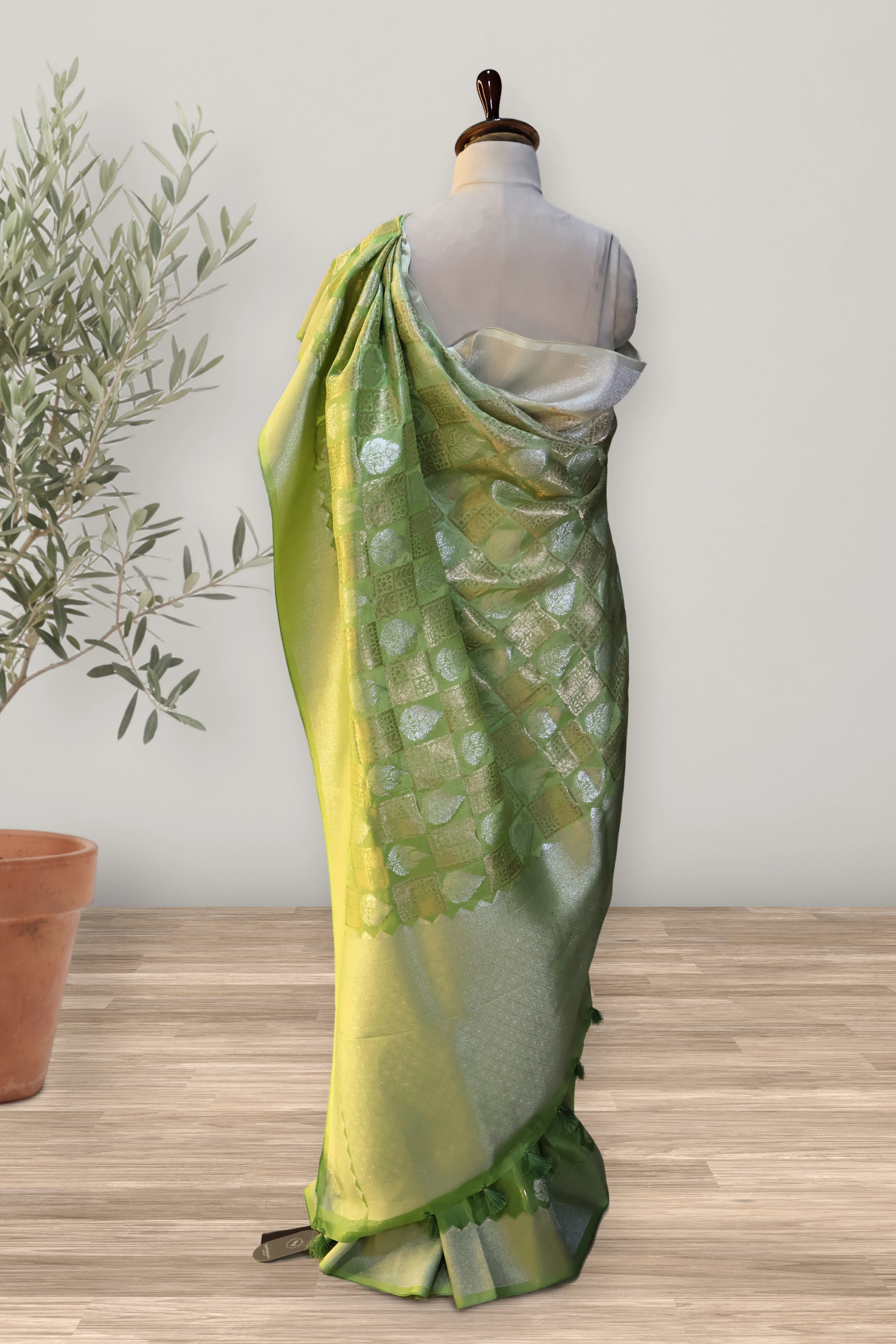 Royal Zari Woven Saree: a detail of the work. Banarasi.