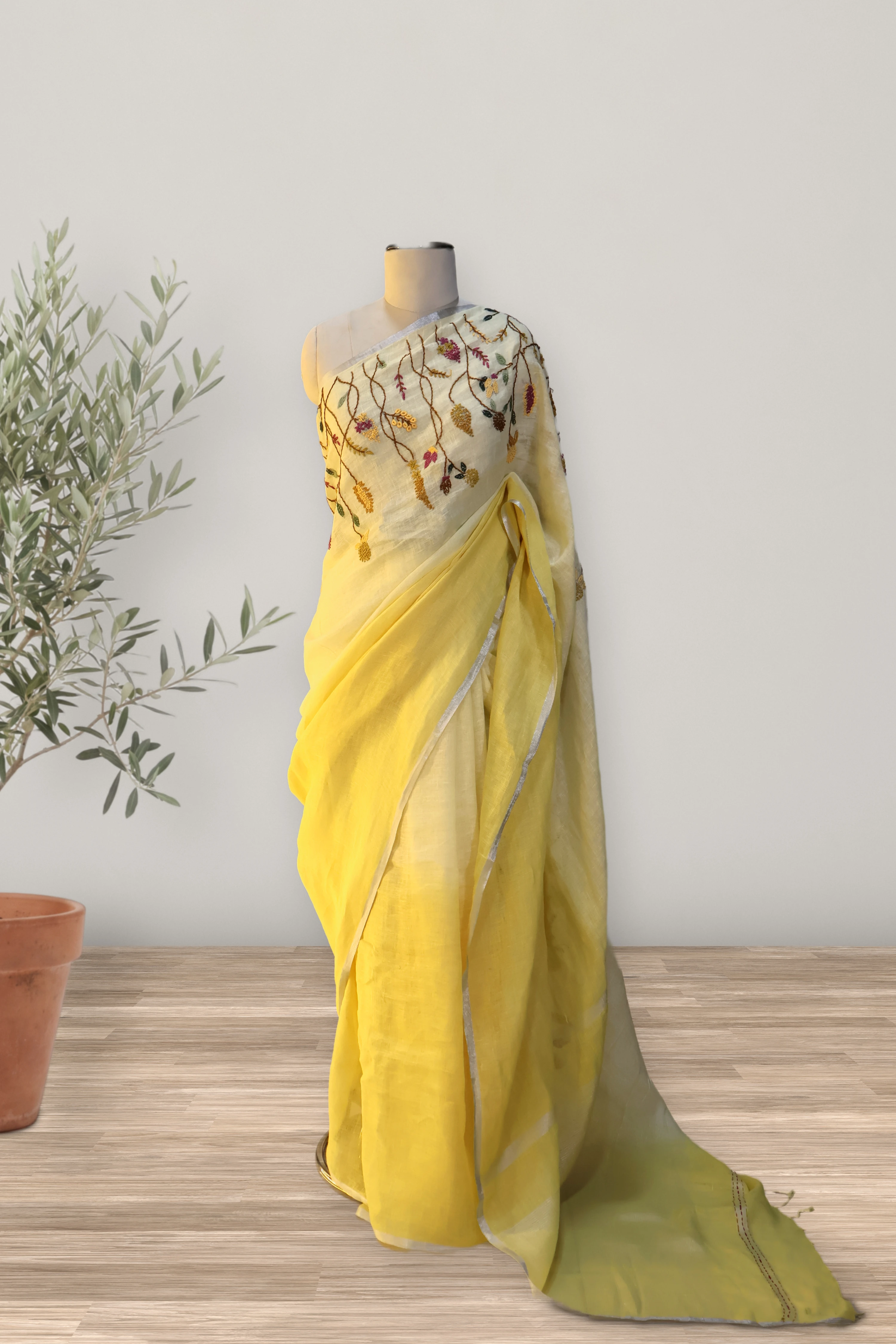 Hand-Embroidered Cotton Linen Saree: a detail of the work. Cotton Linen.