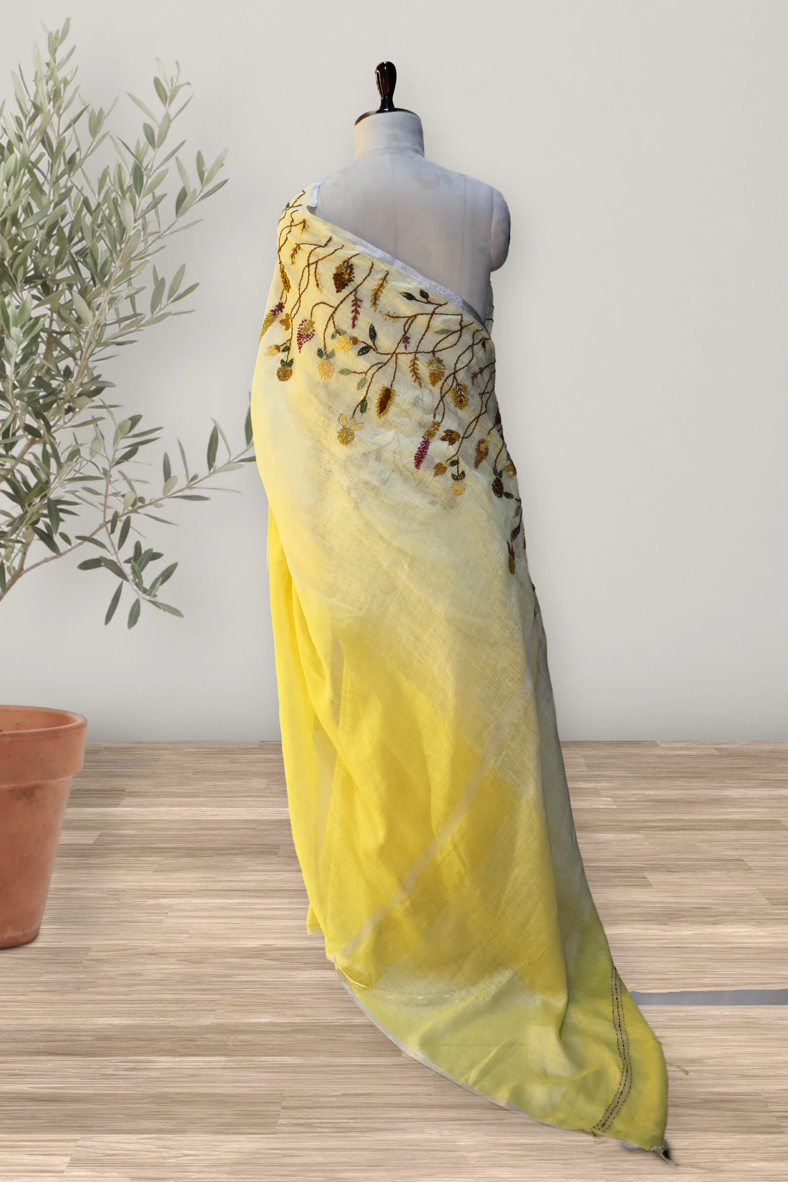Hand-Embroidered Cotton Linen Saree: a detail of the work. Cotton Linen.