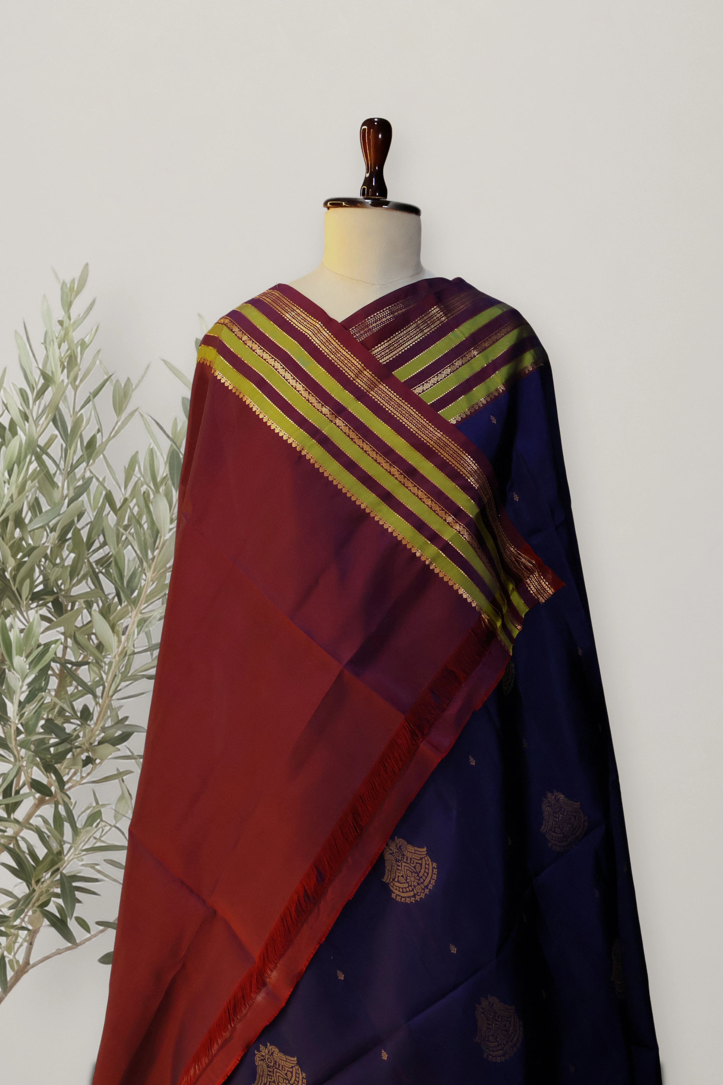 Kanchi Handloom Soft Silk Saree: a detail of the work. Pure Soft Silk.