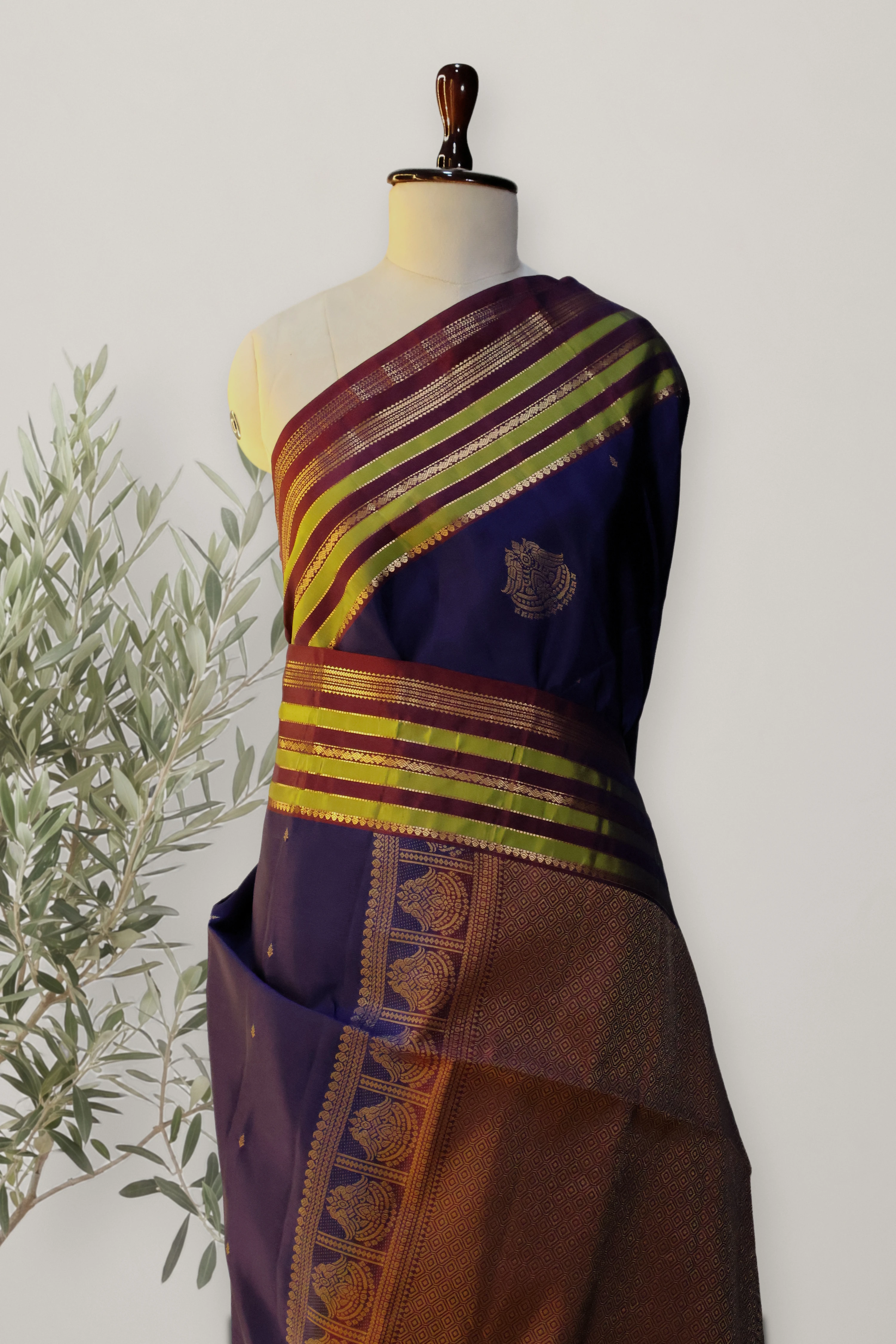 Kanchi Handloom Soft Silk Saree: a detail of the work. Pure Soft Silk.