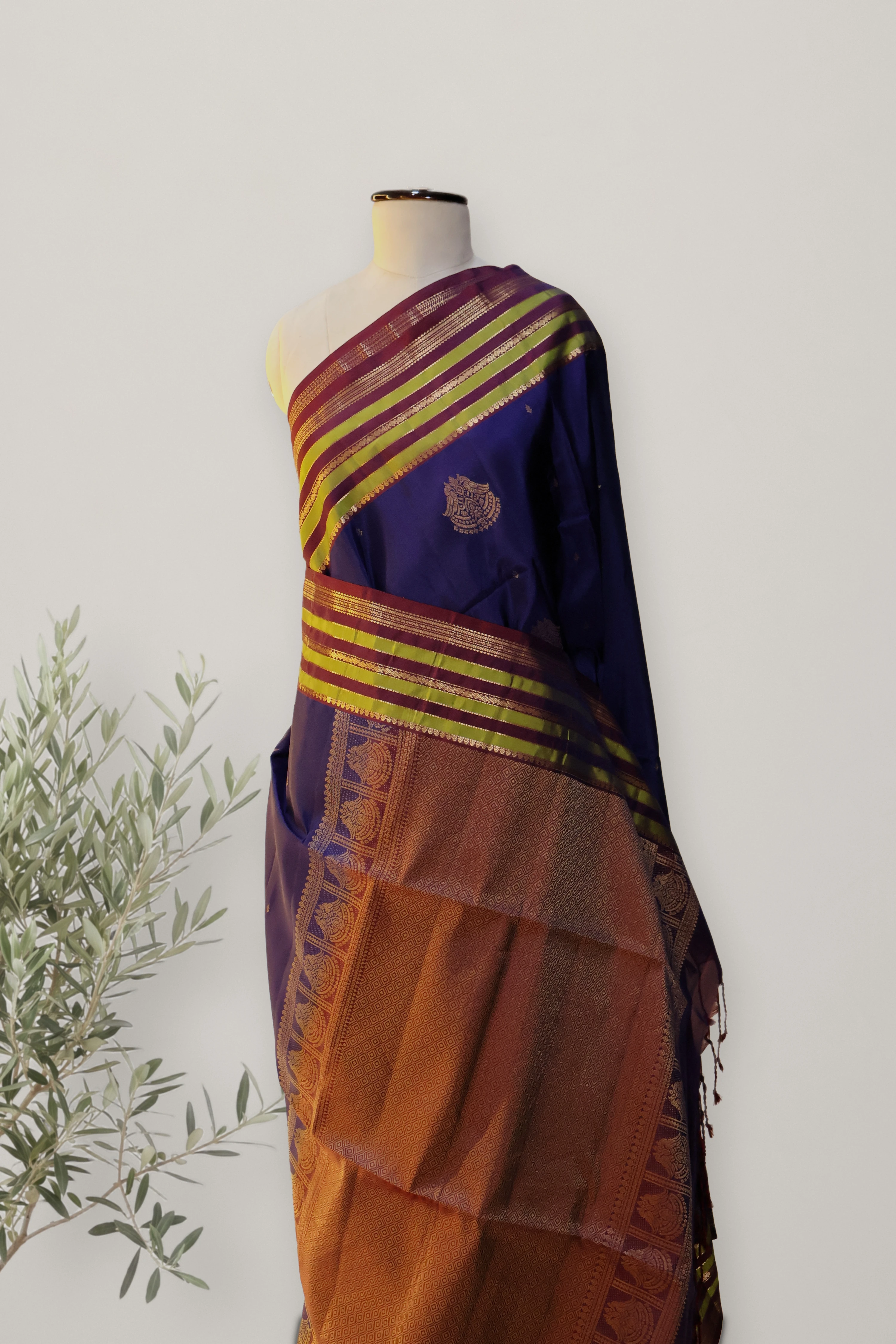 Kanchi Handloom Soft Silk Saree: a detail of the work. Pure Soft Silk.