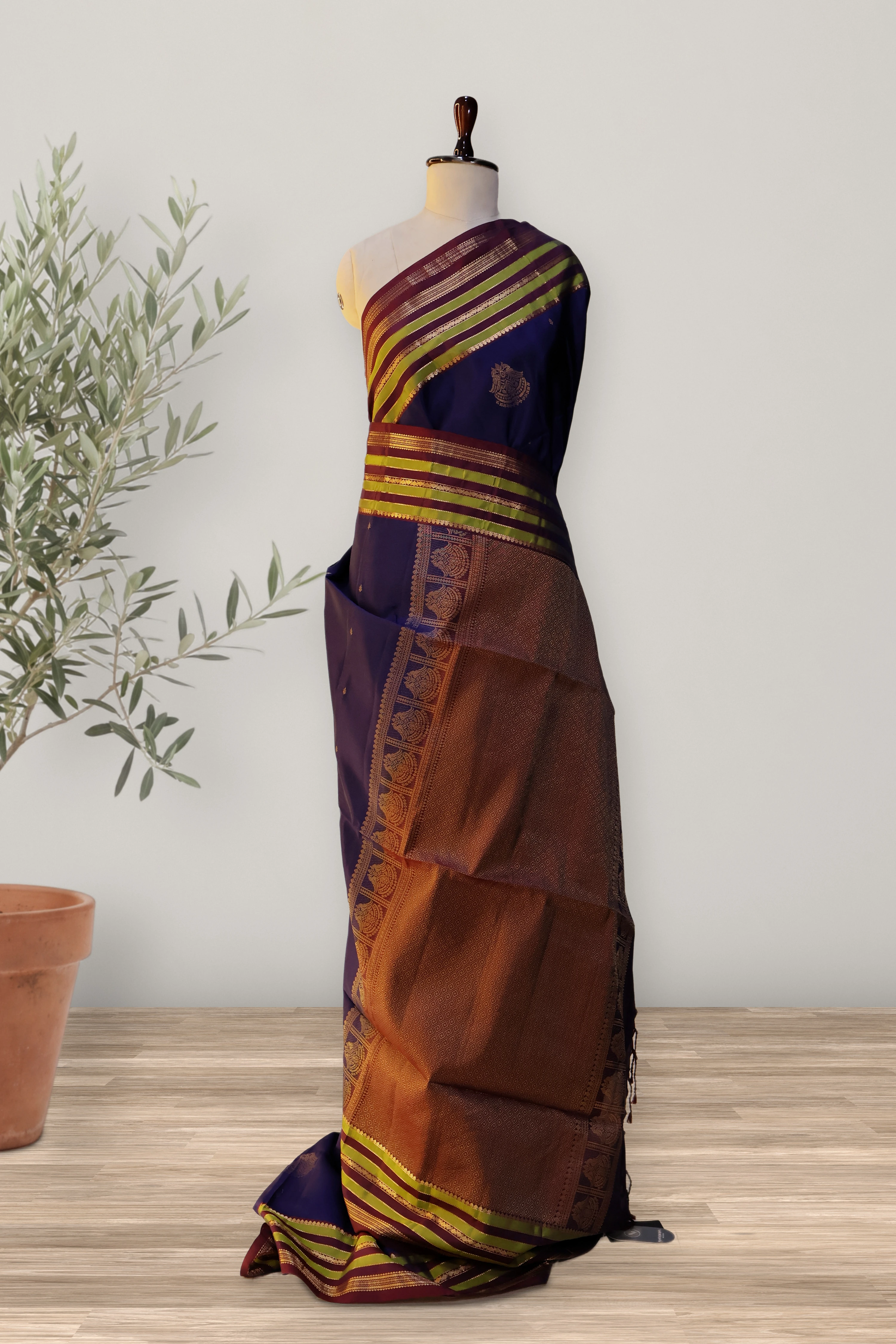 Kanchi Handloom Soft Silk Saree: the whole piece, laid out. Pure Soft Silk.
