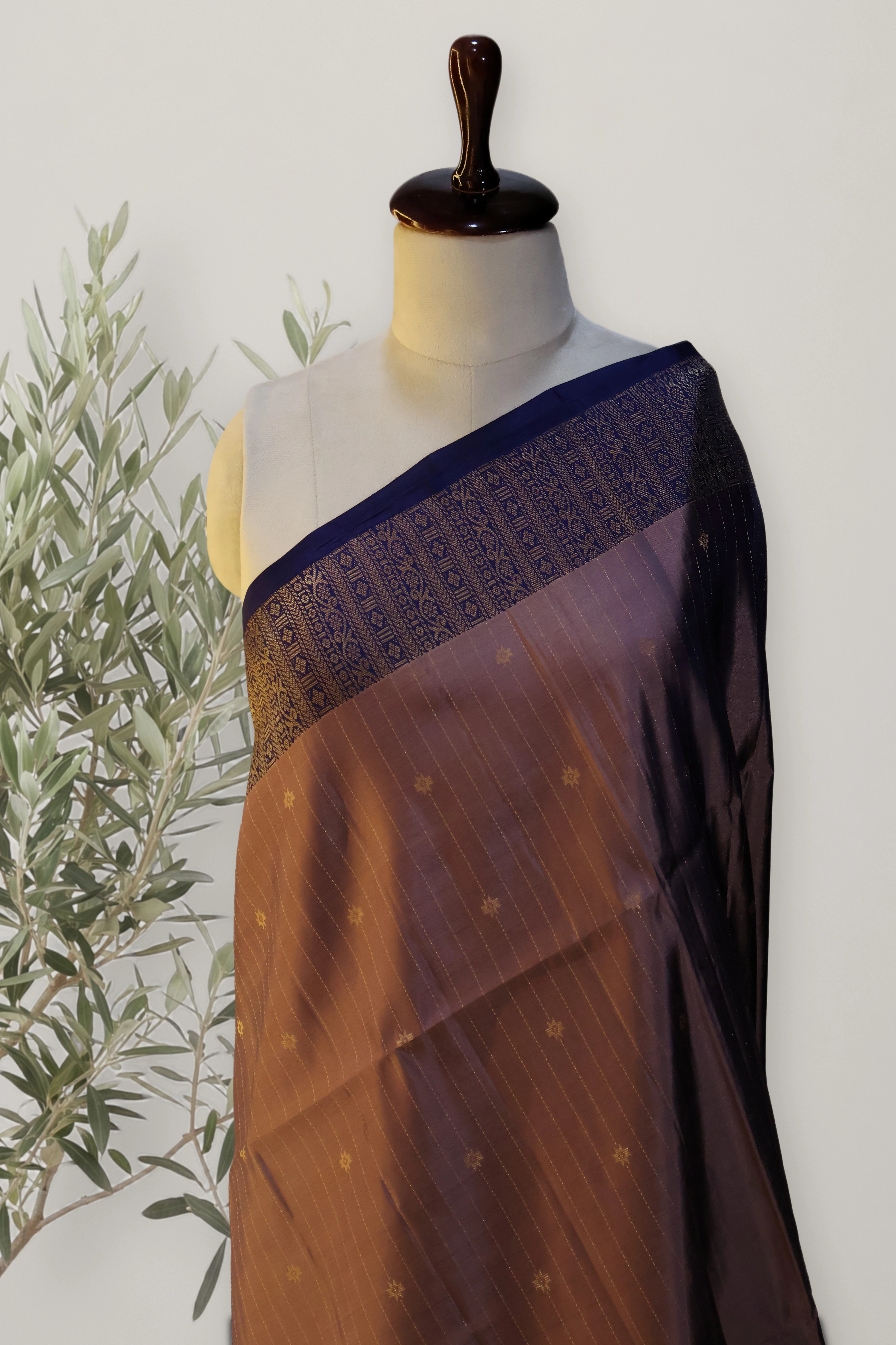 Kanchi Handloom Soft Silk Saree: a detail of the work. Soft silk.