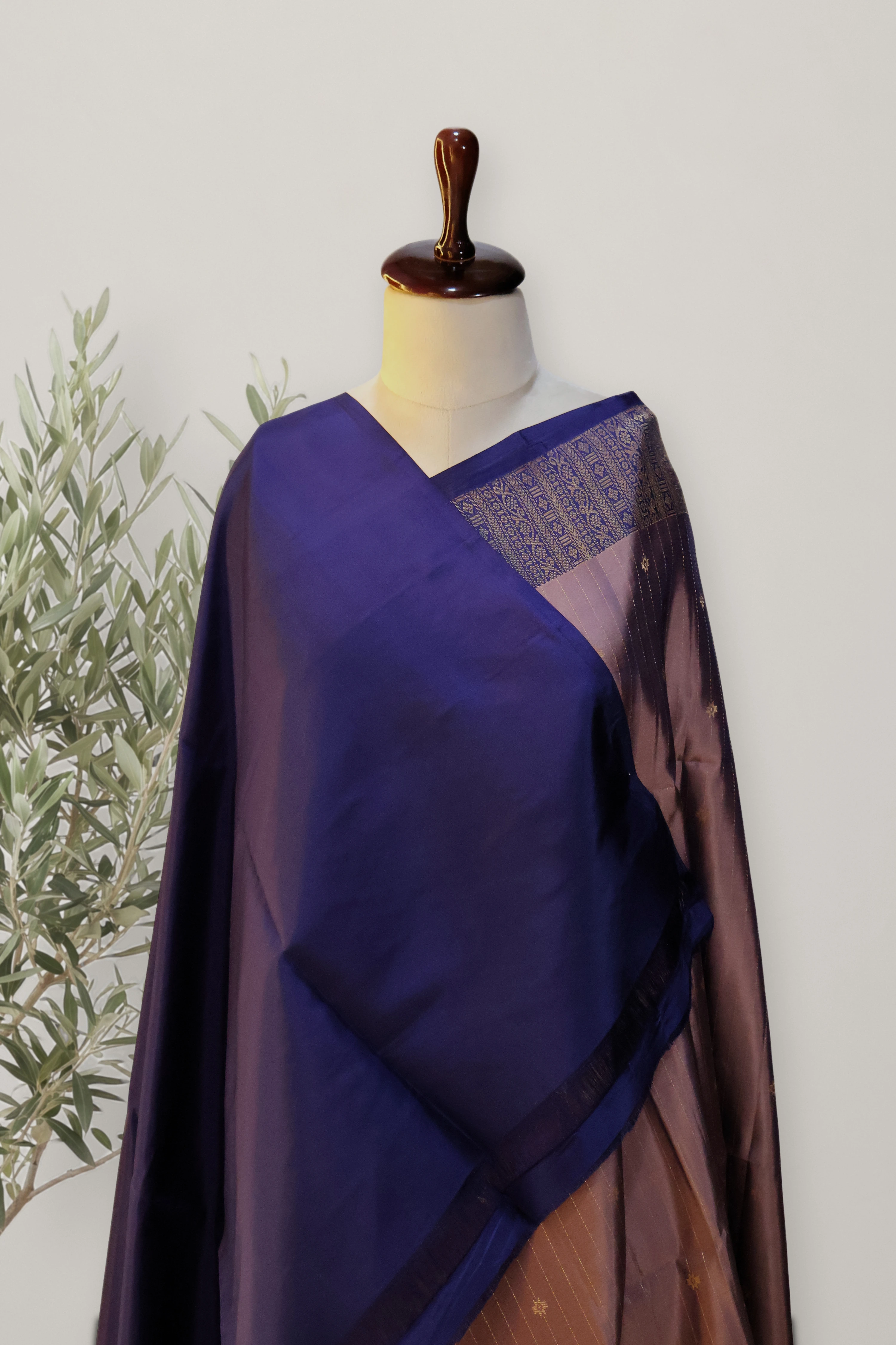 Kanchi Handloom Soft Silk Saree: a detail of the work. Soft silk.