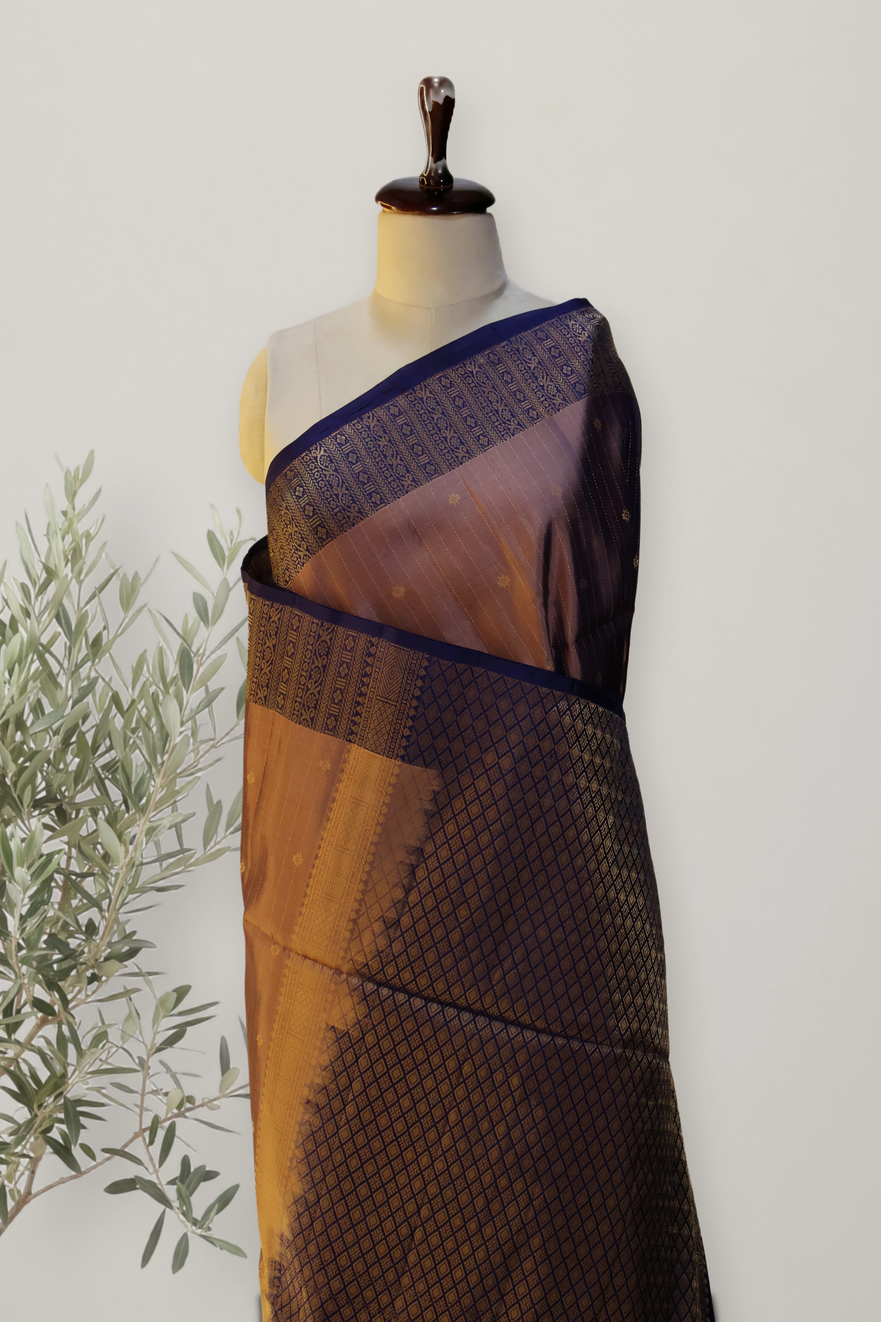 Kanchi Handloom Soft Silk Saree: a detail of the work. Soft silk.