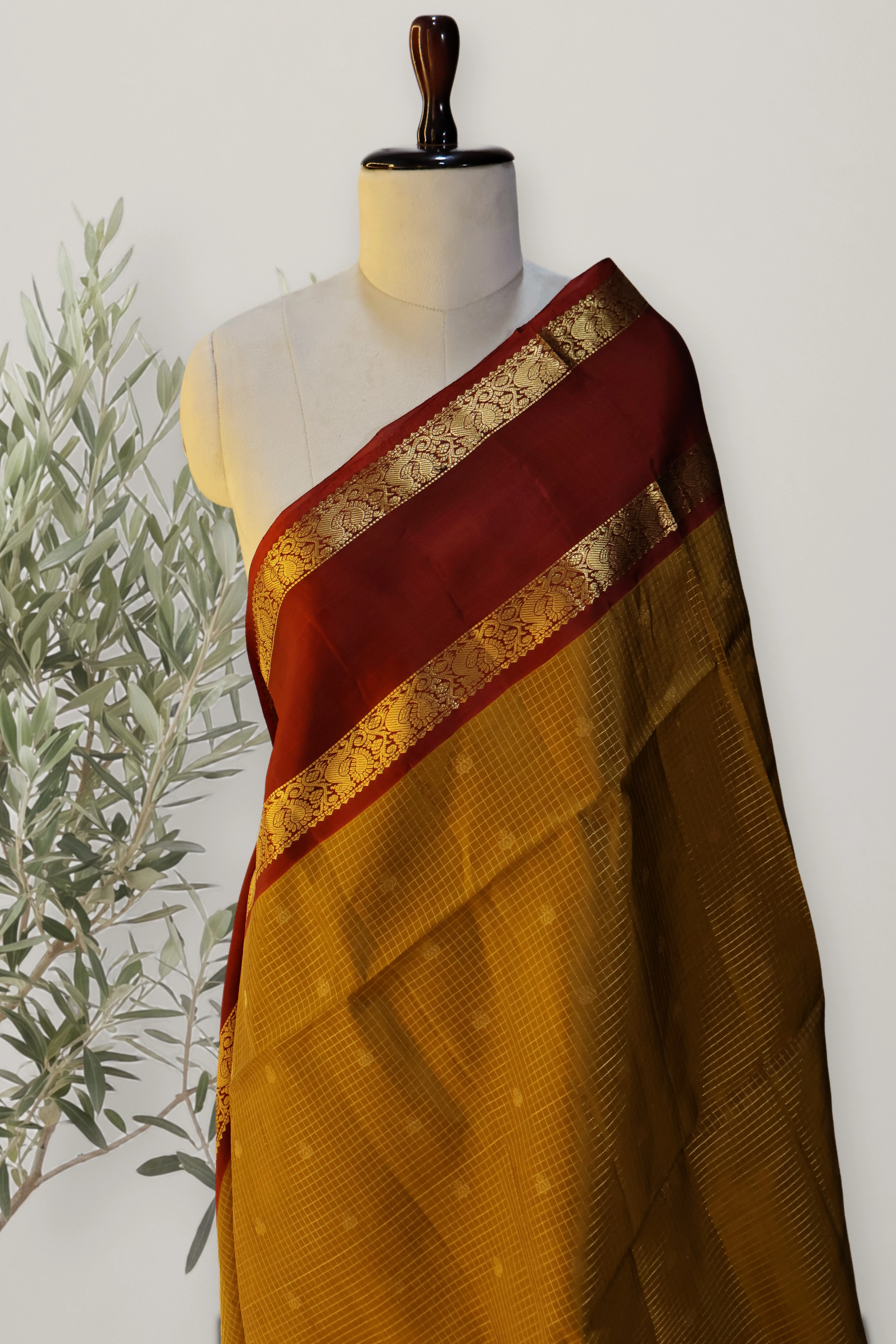 Kanchi Handloom Soft Silk Saree: a detail of the work. Soft Silk.