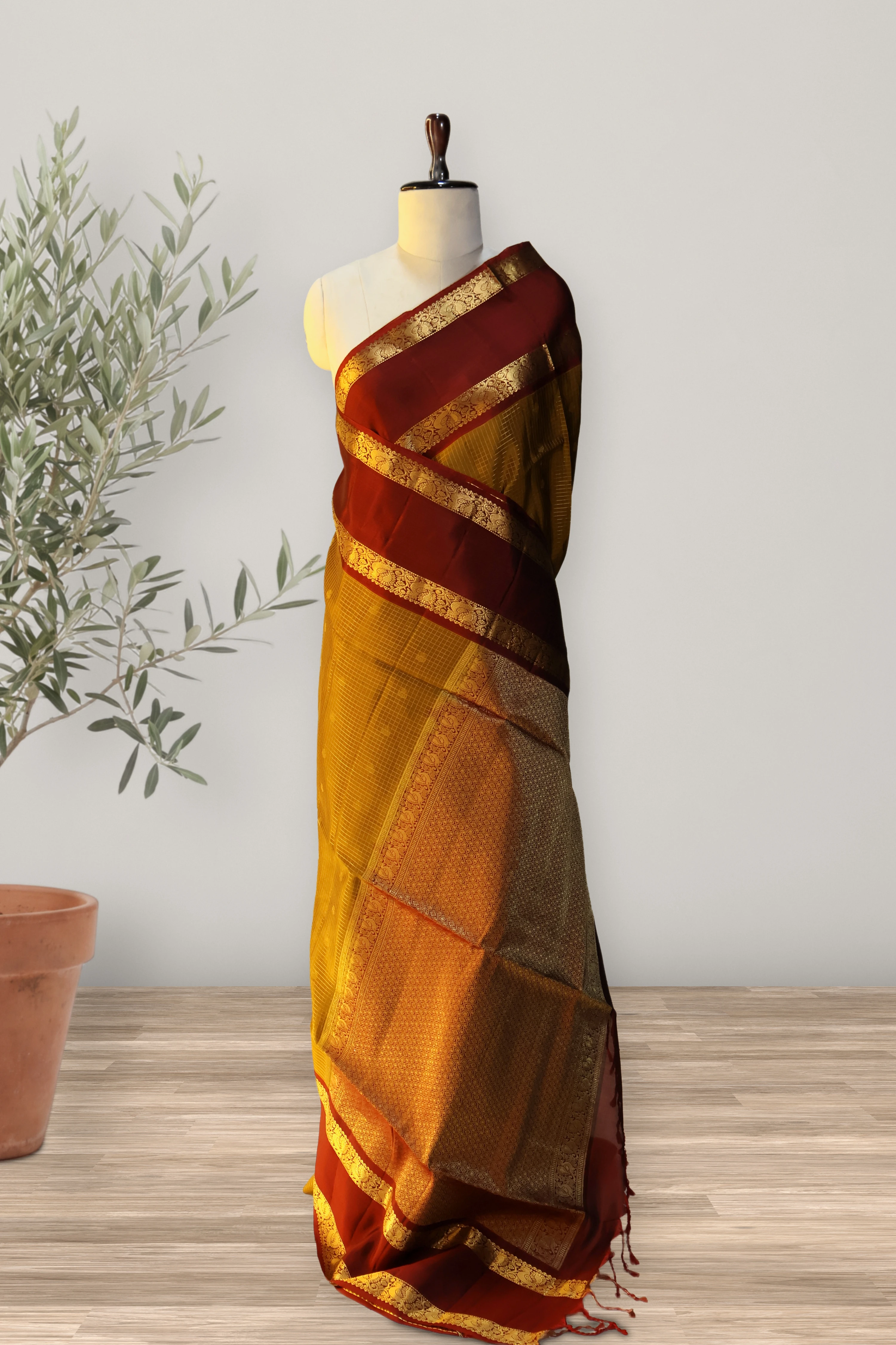 Kanchi Handloom Soft Silk Saree: a detail of the work. Soft Silk.