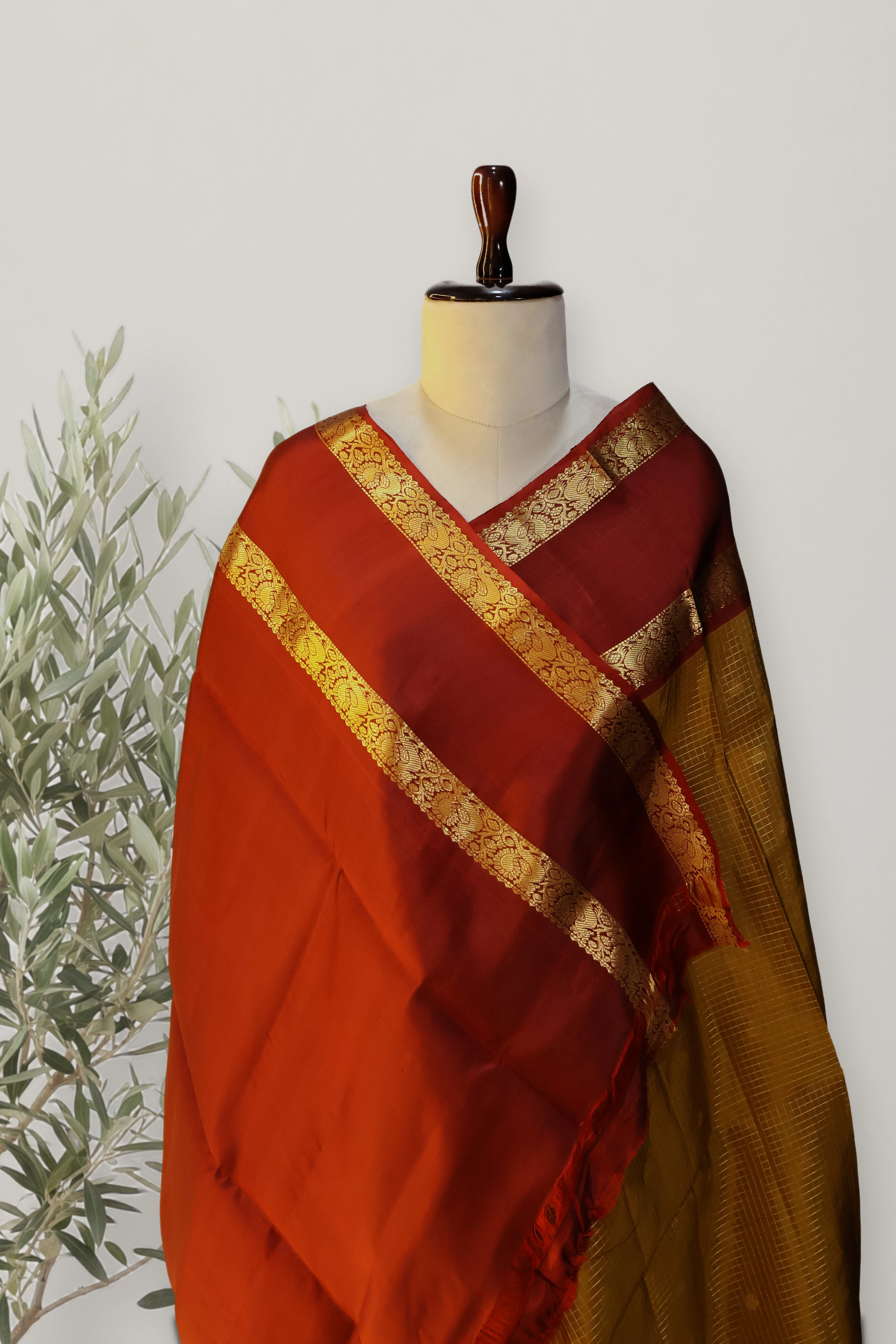 Kanchi Handloom Soft Silk Saree: a detail of the work. Soft Silk.