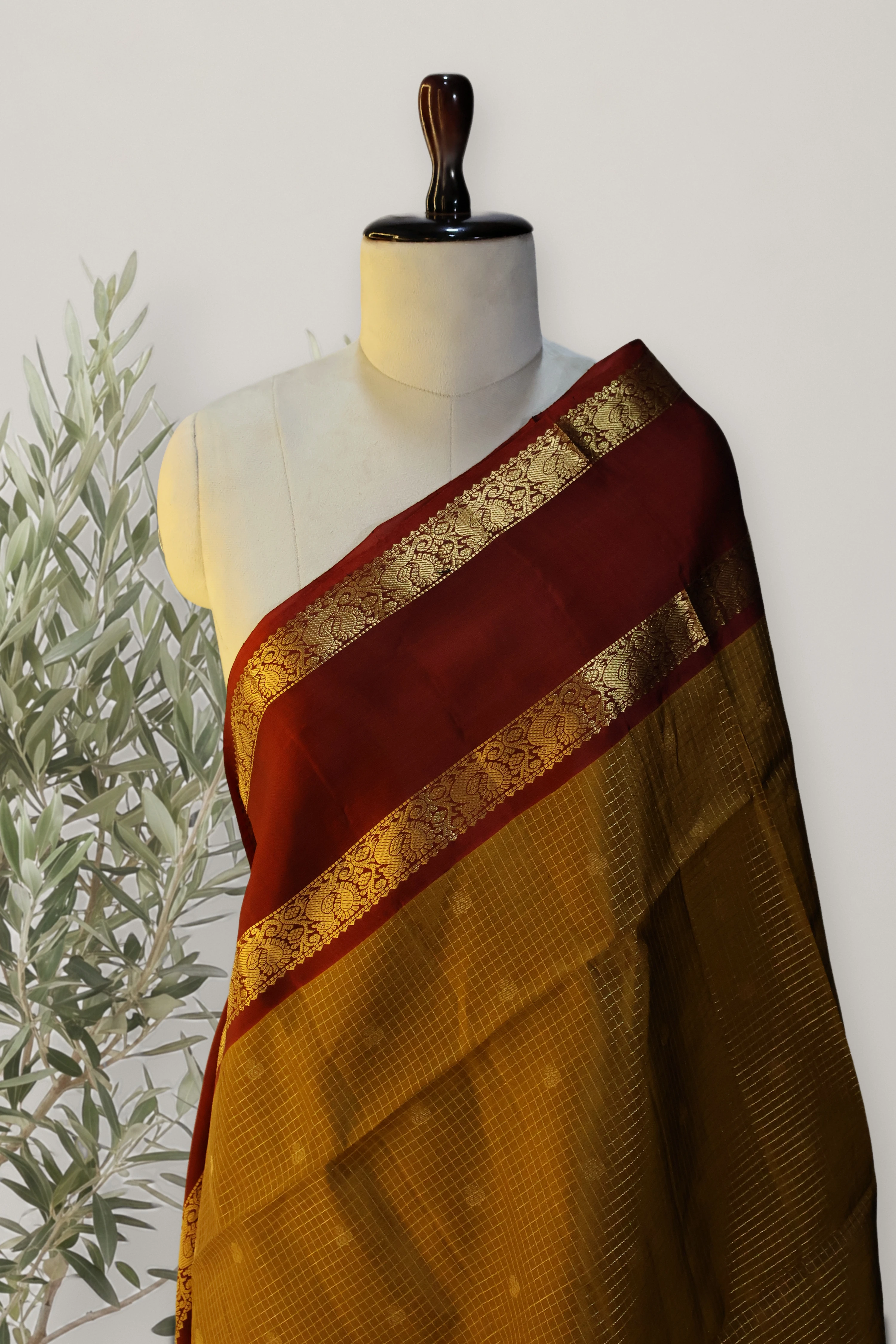 Kanchi Handloom Soft Silk Saree: a detail of the work. Soft Silk.