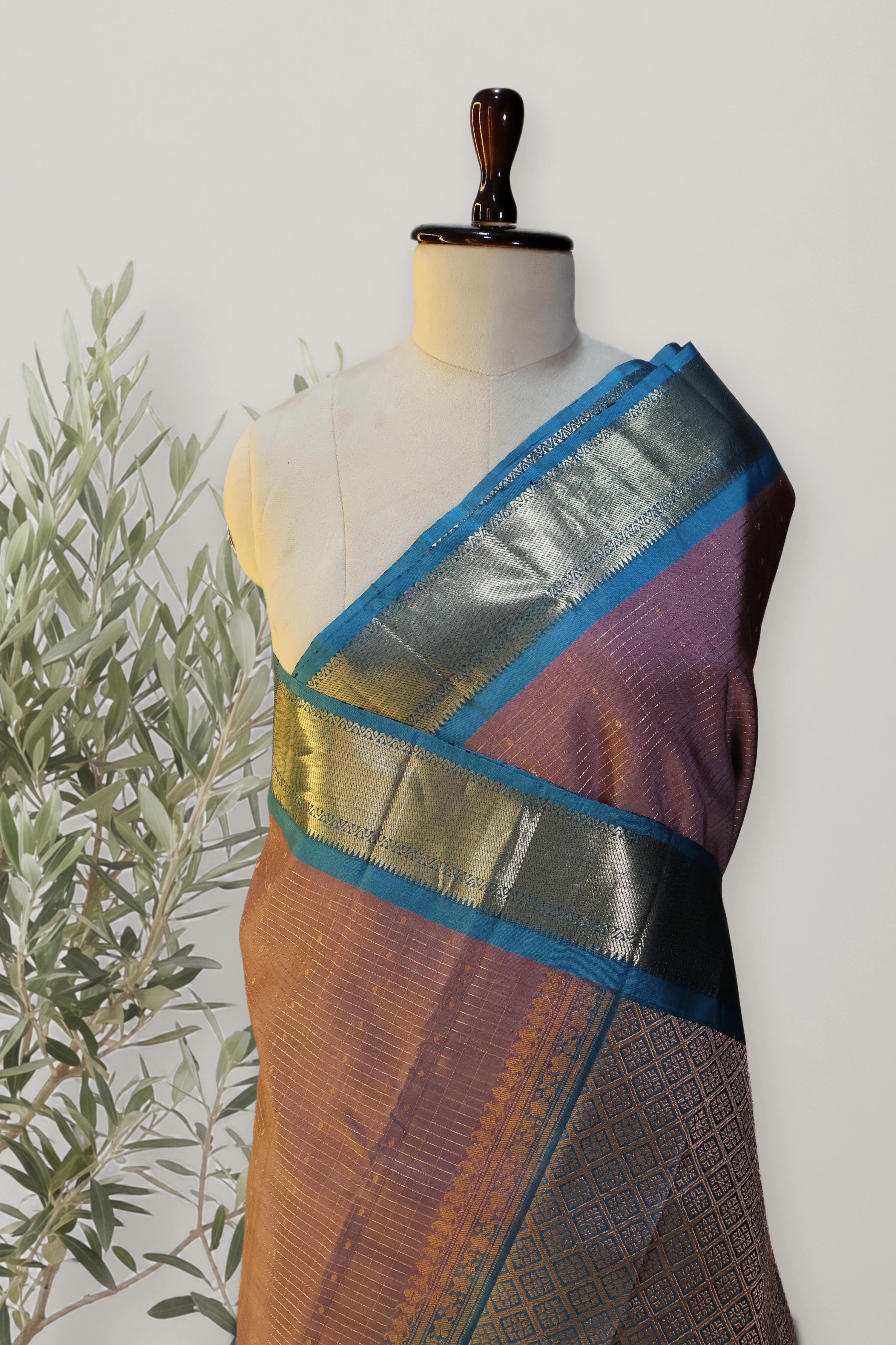 Kanchi Handloom Soft Silk Saree: a detail of the work. Soft Silk Handloom Saree.